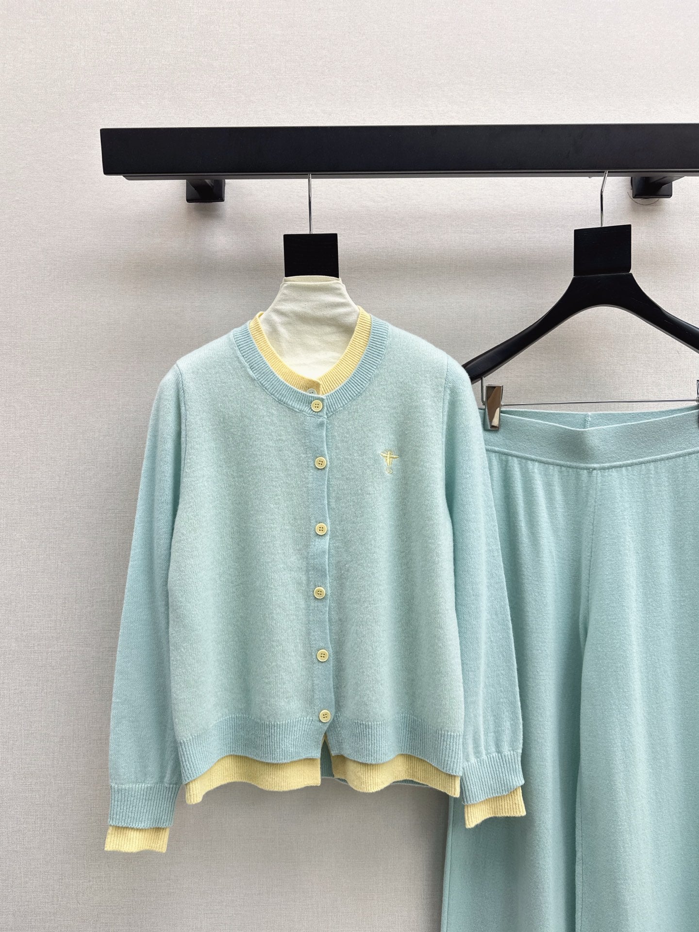 CD 25fw knitted suit