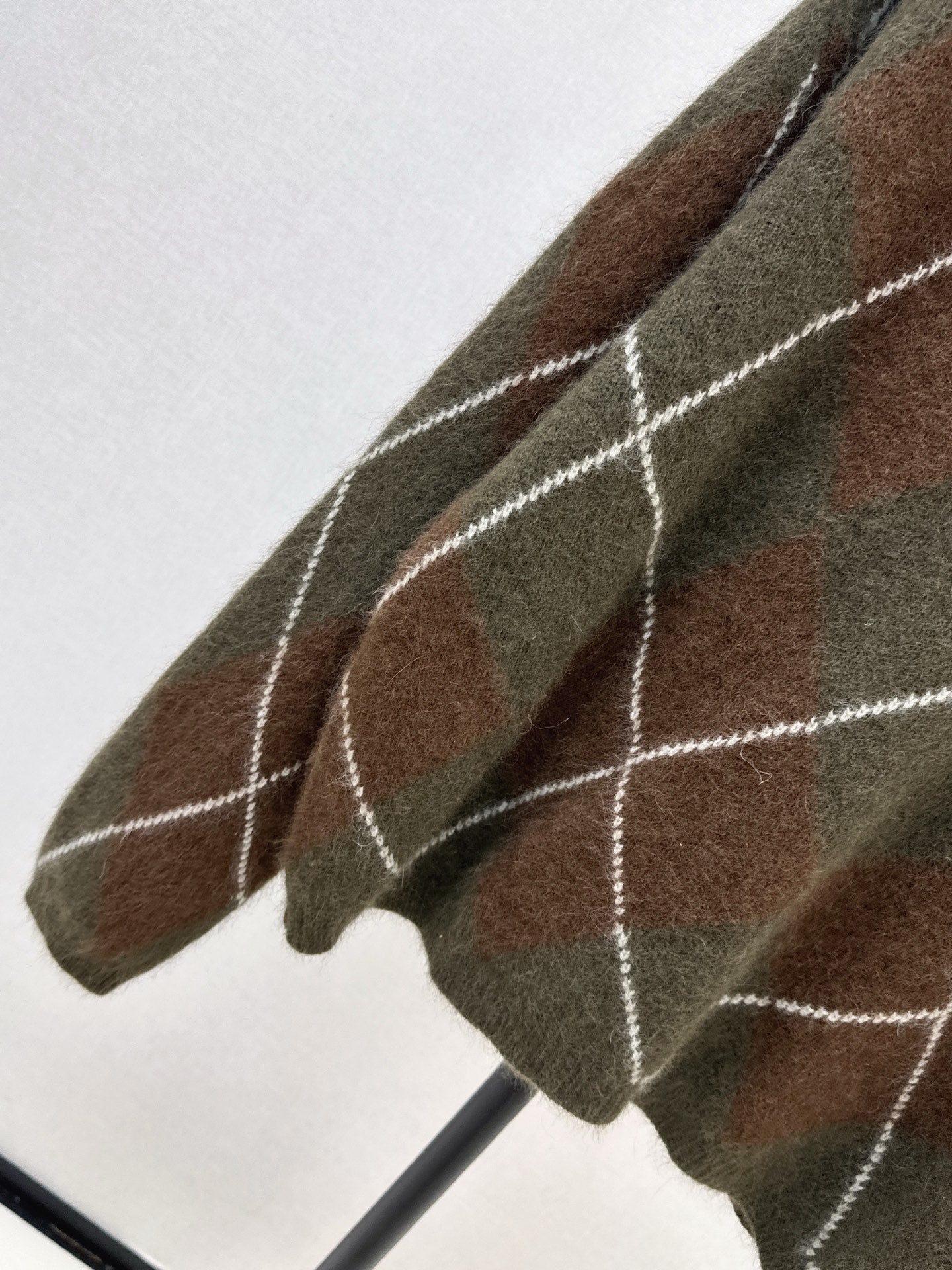 Loro 25fw plaid sweater