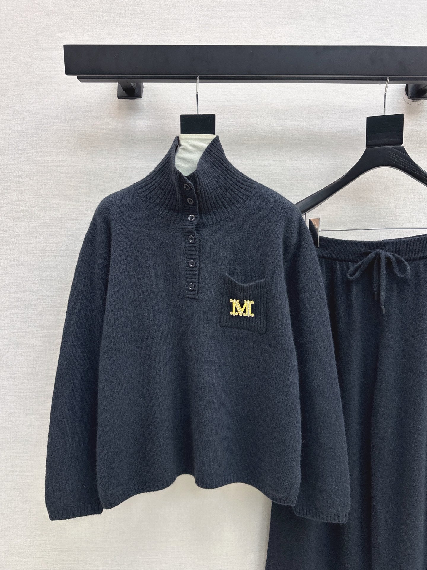 Max 25fw knitted suit