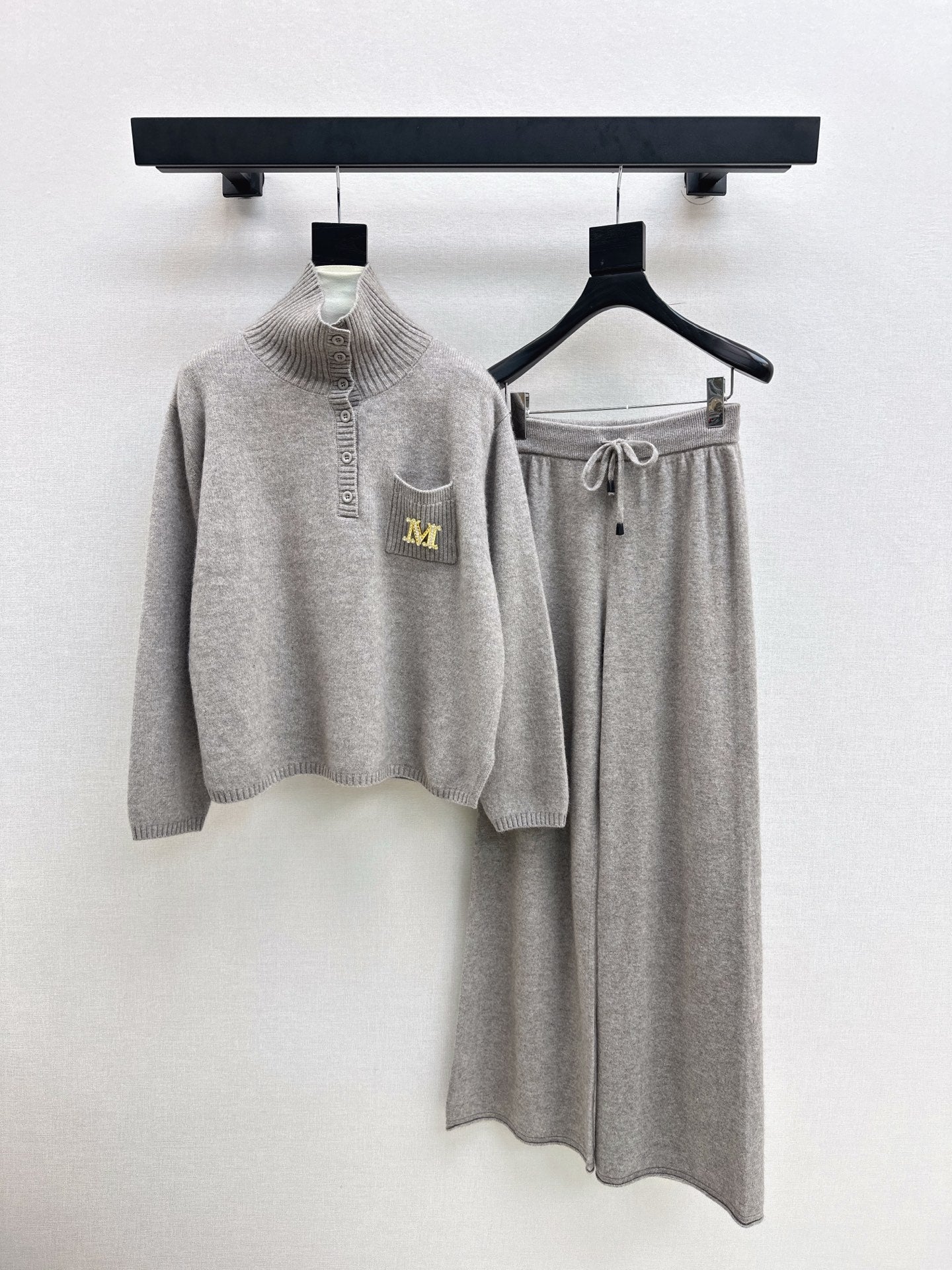 Max 25fw knitted suit