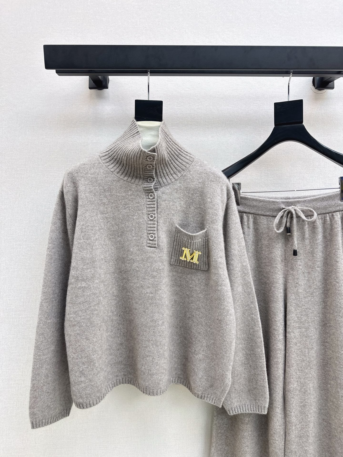 Max 25fw knitted suit