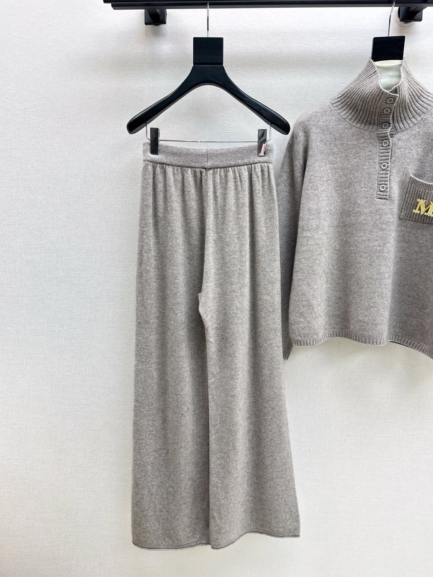 Max 25fw knitted suit