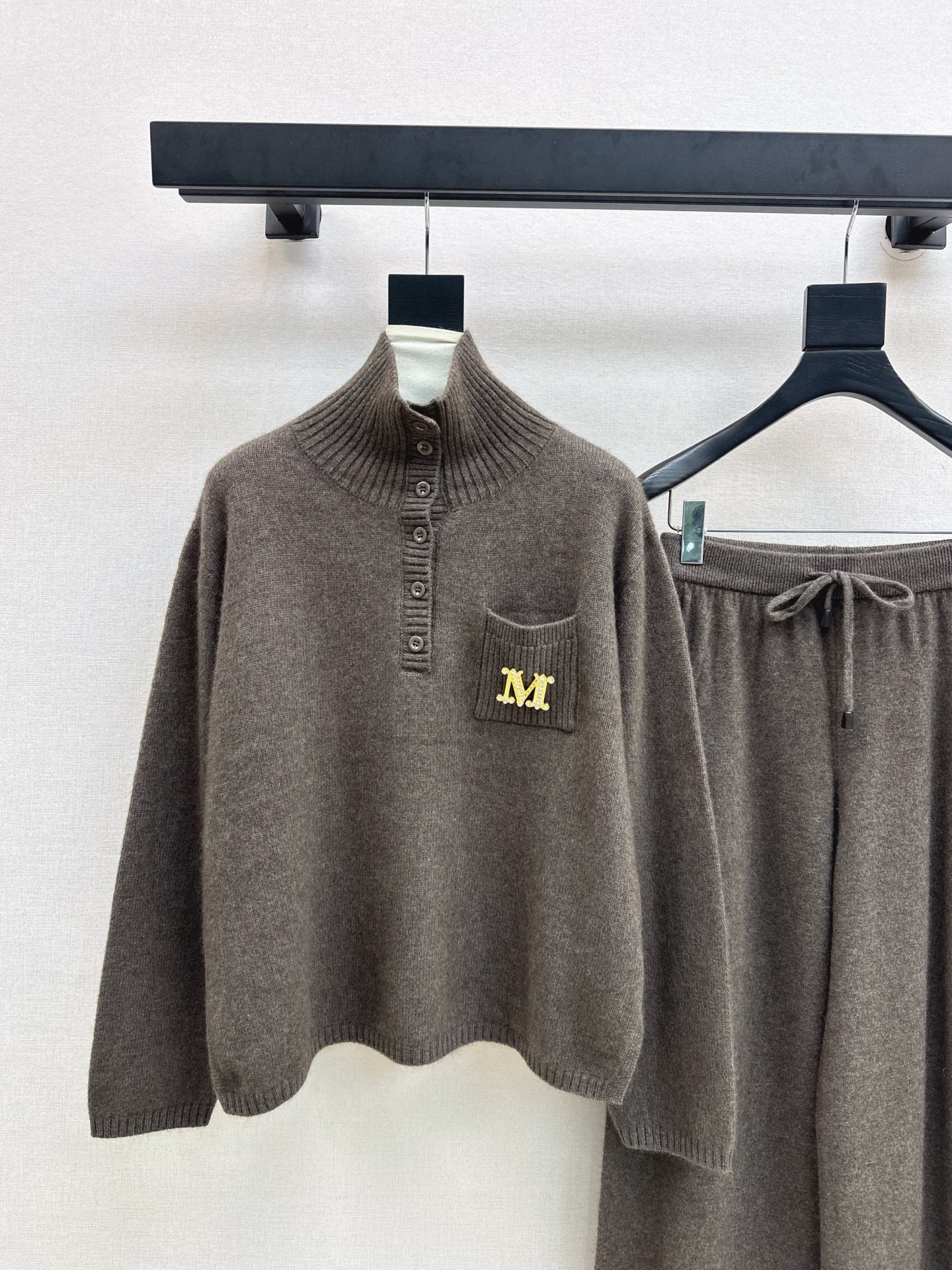 Max 25fw knitted suit