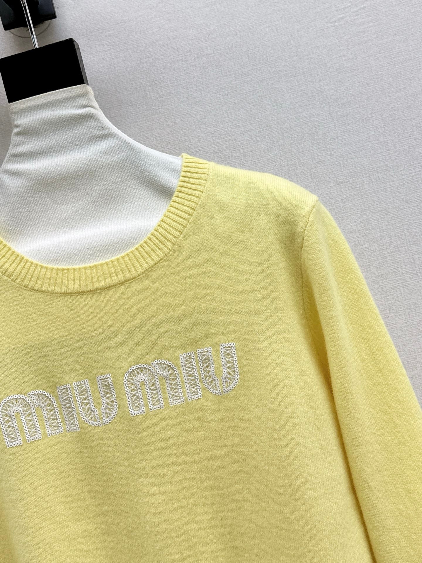 Miu 25fw sweater