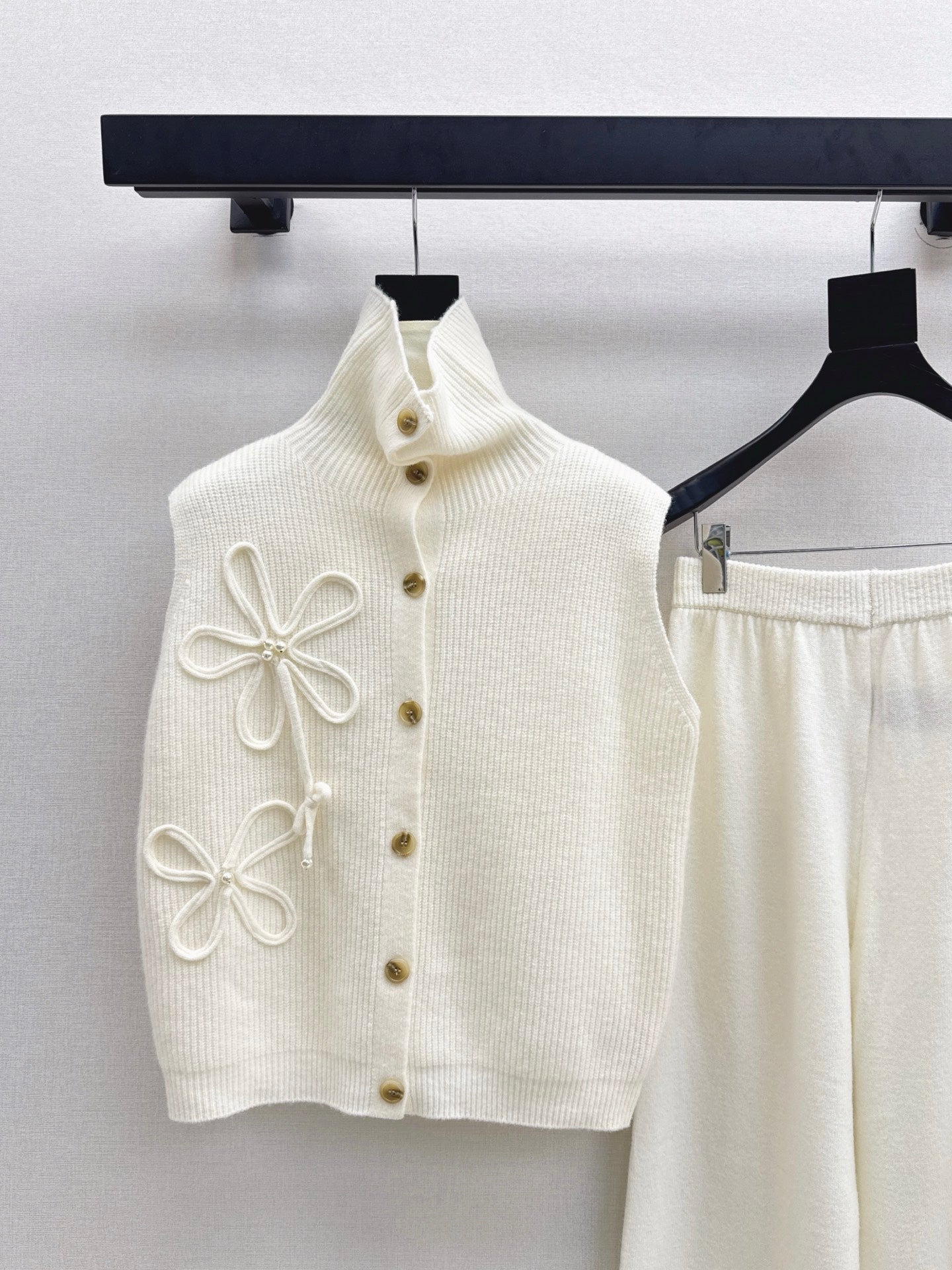 Chan 25fw sleeveless suit