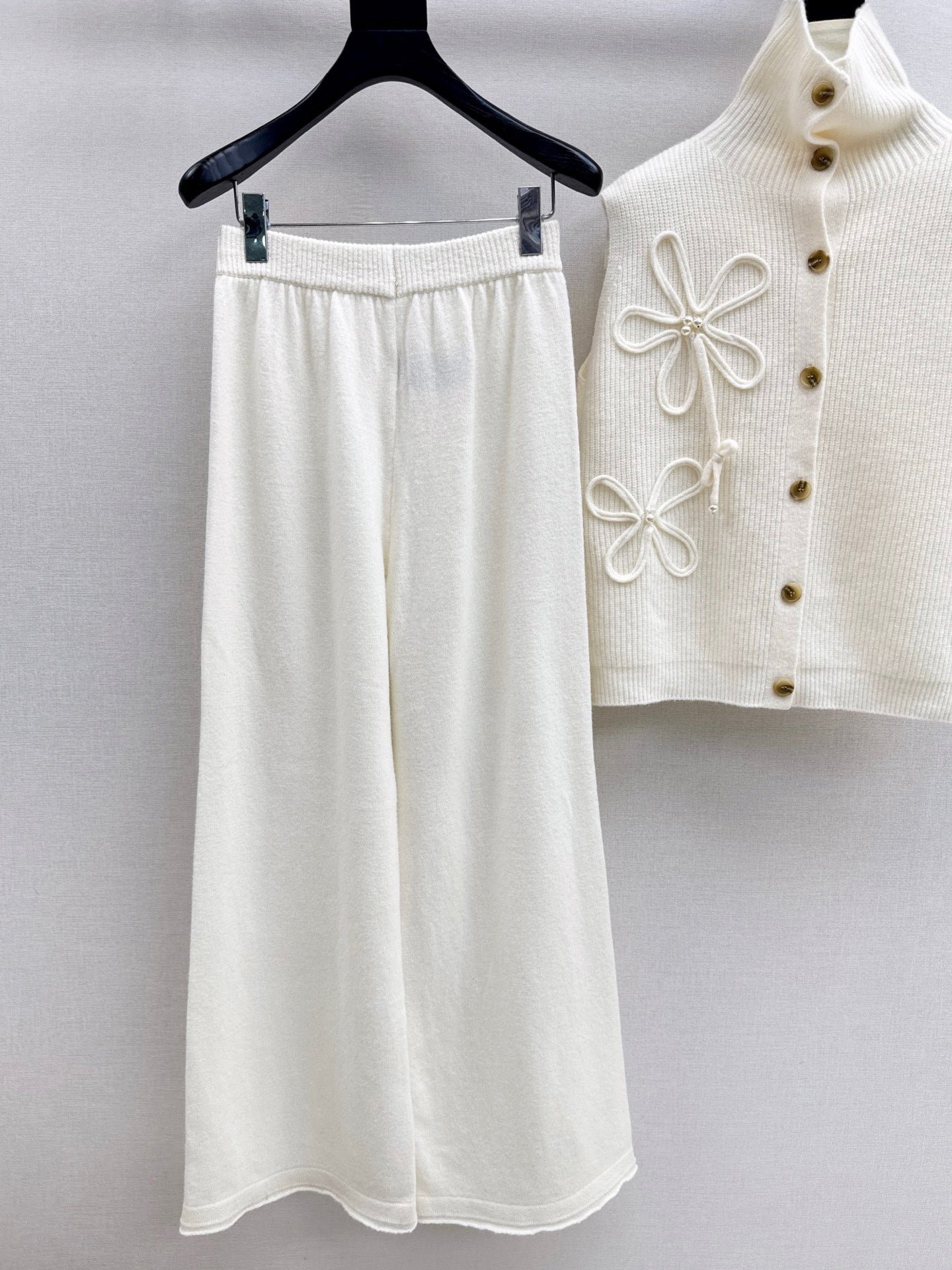 Chan 25fw sleeveless suit