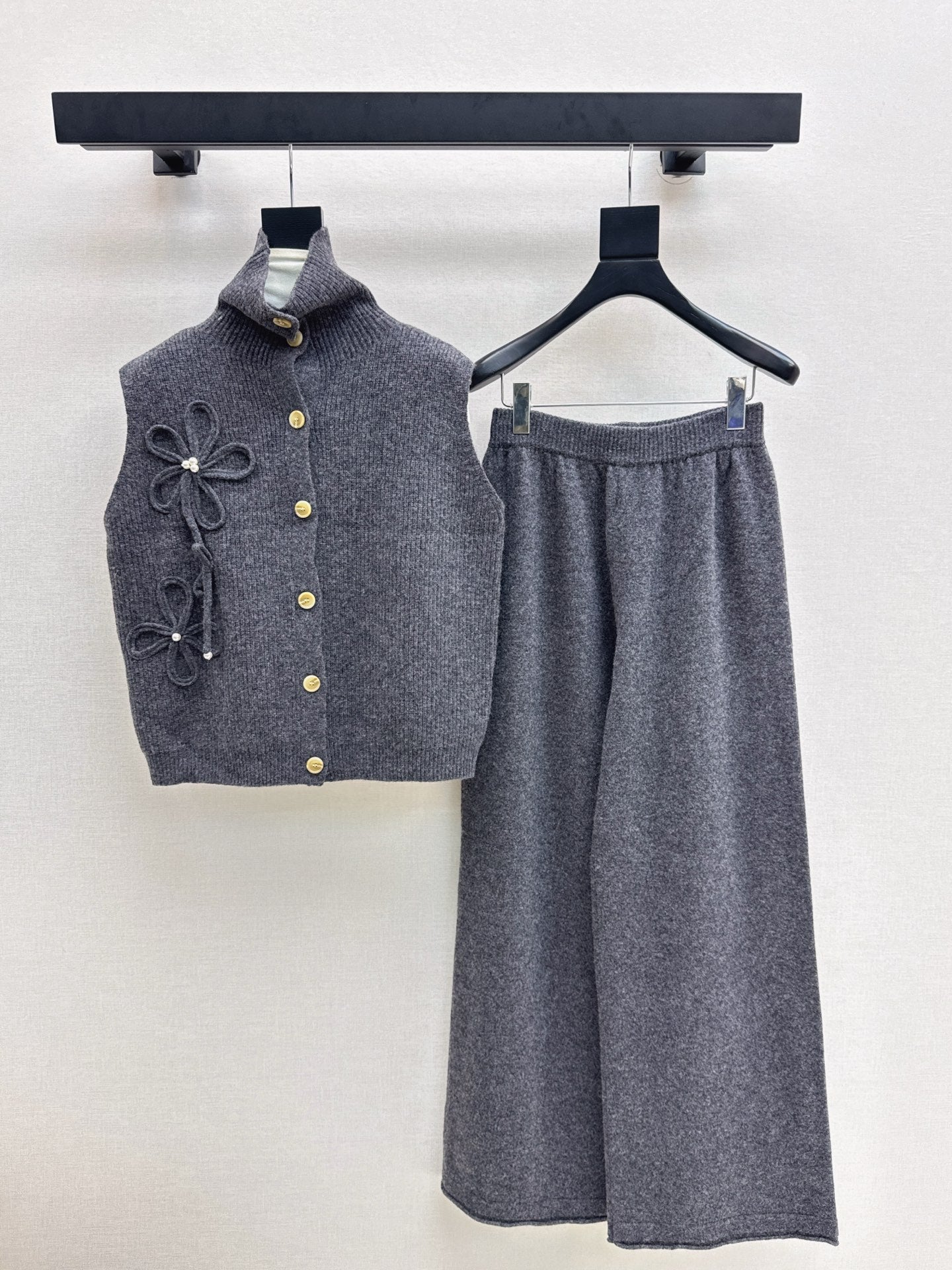Chan 25fw sleeveless suit