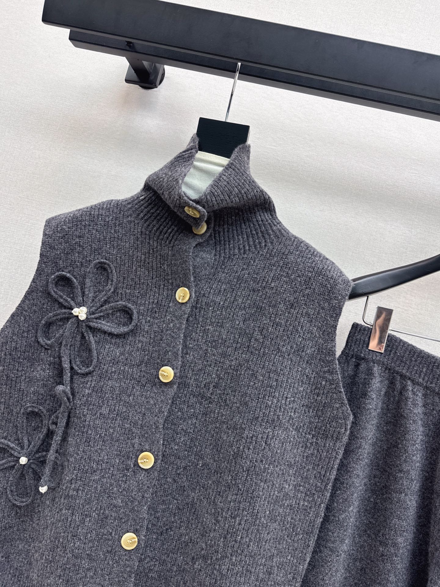 Chan 25fw sleeveless suit