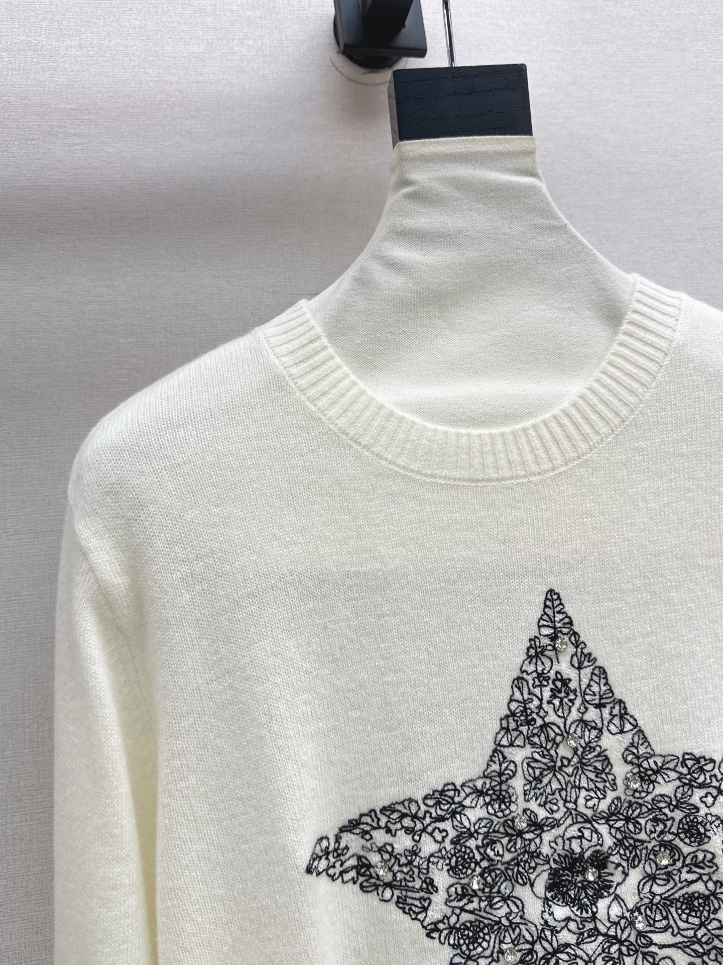 CD 25fw embroidered sweater