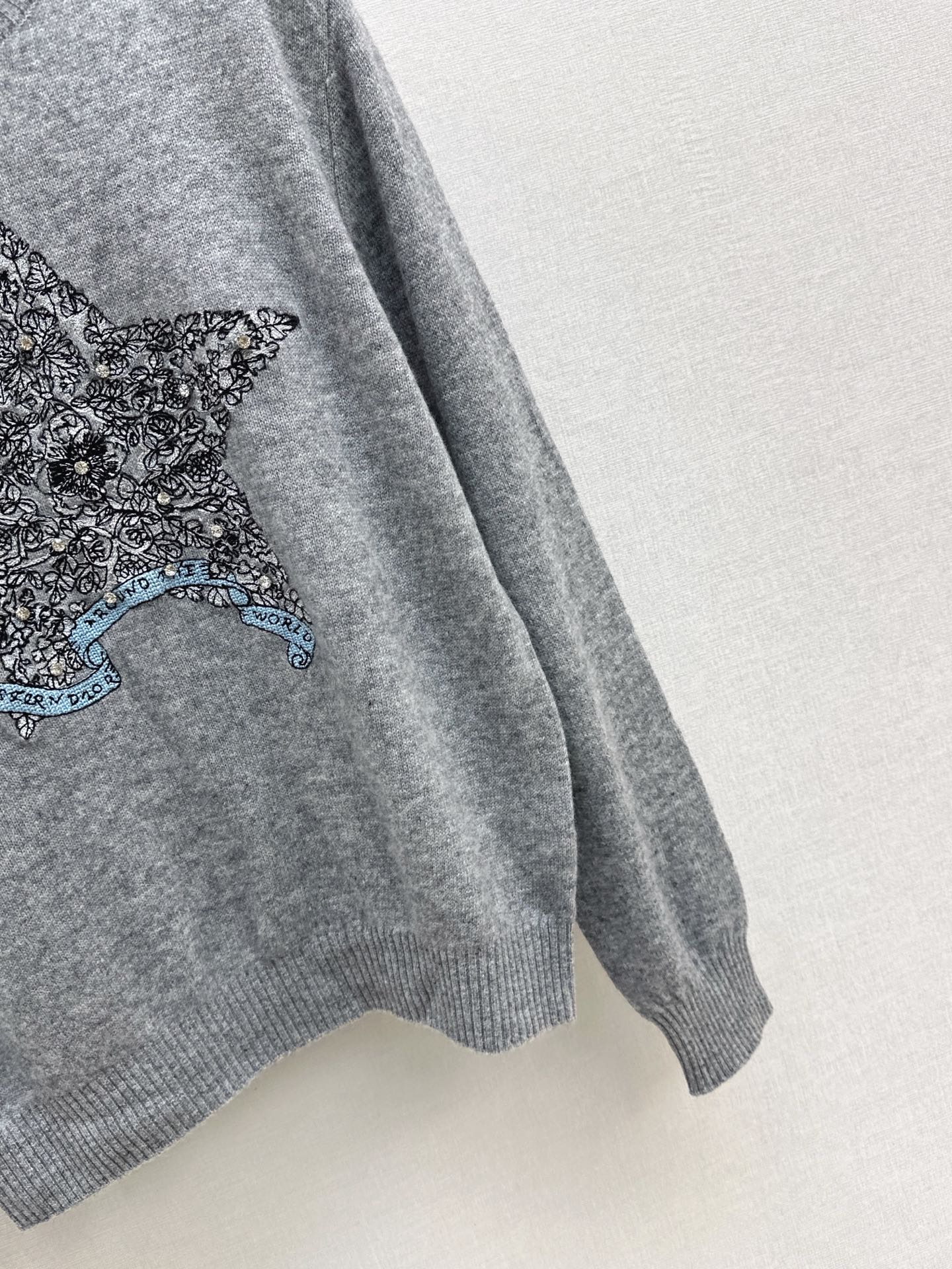 CD 25fw embroidered sweater
