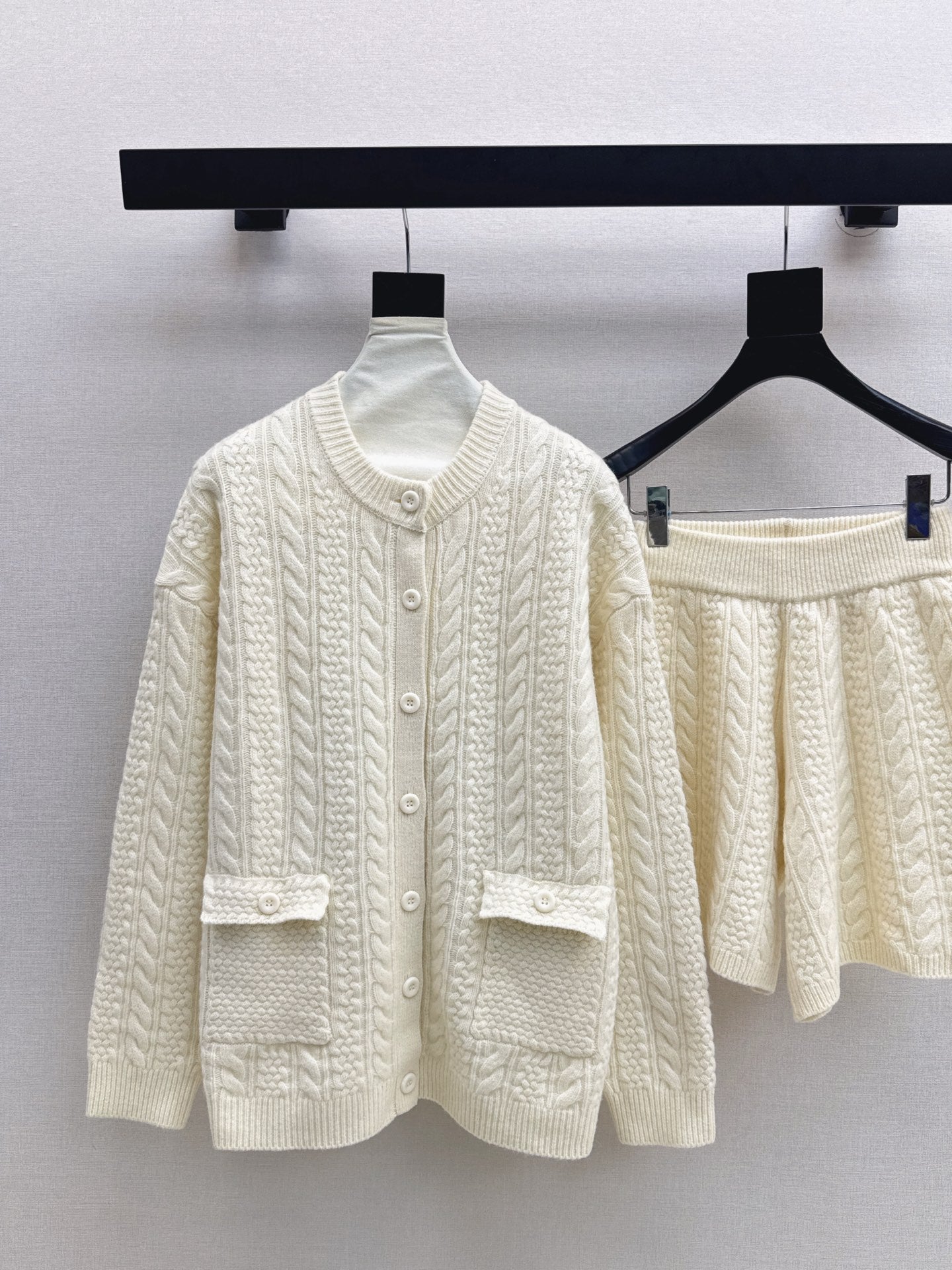 Loro 25fw cardigan short set