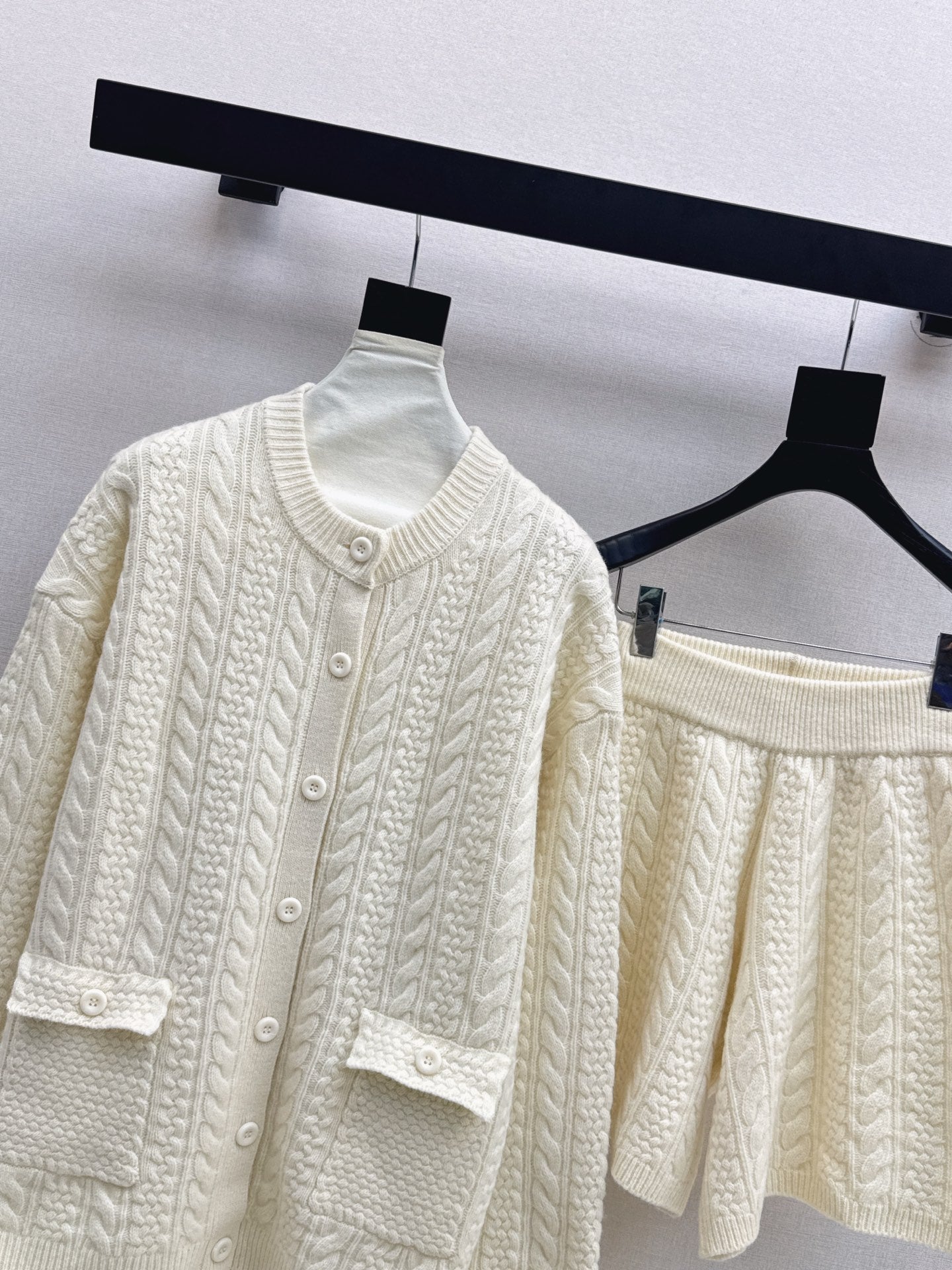 Loro 25fw cardigan short set