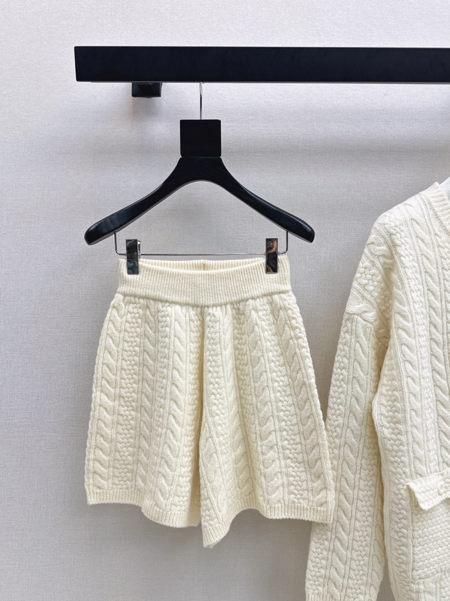 Loro 25fw cardigan short set