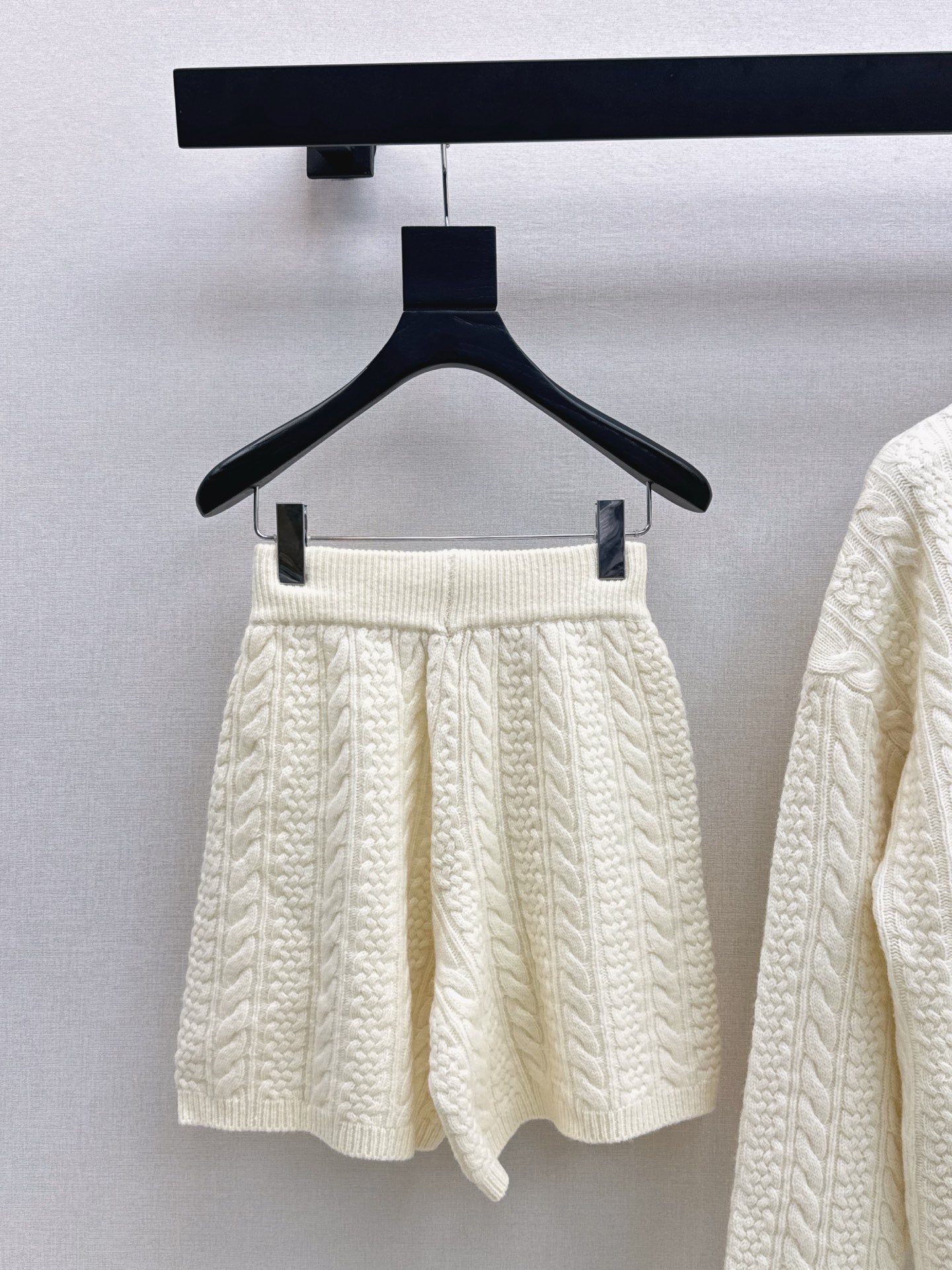 Loro 25fw cardigan short set