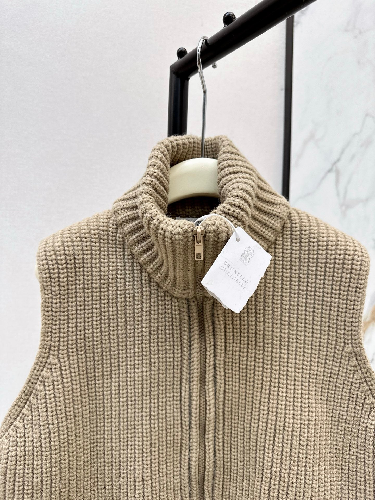 Loro 25fw down vest