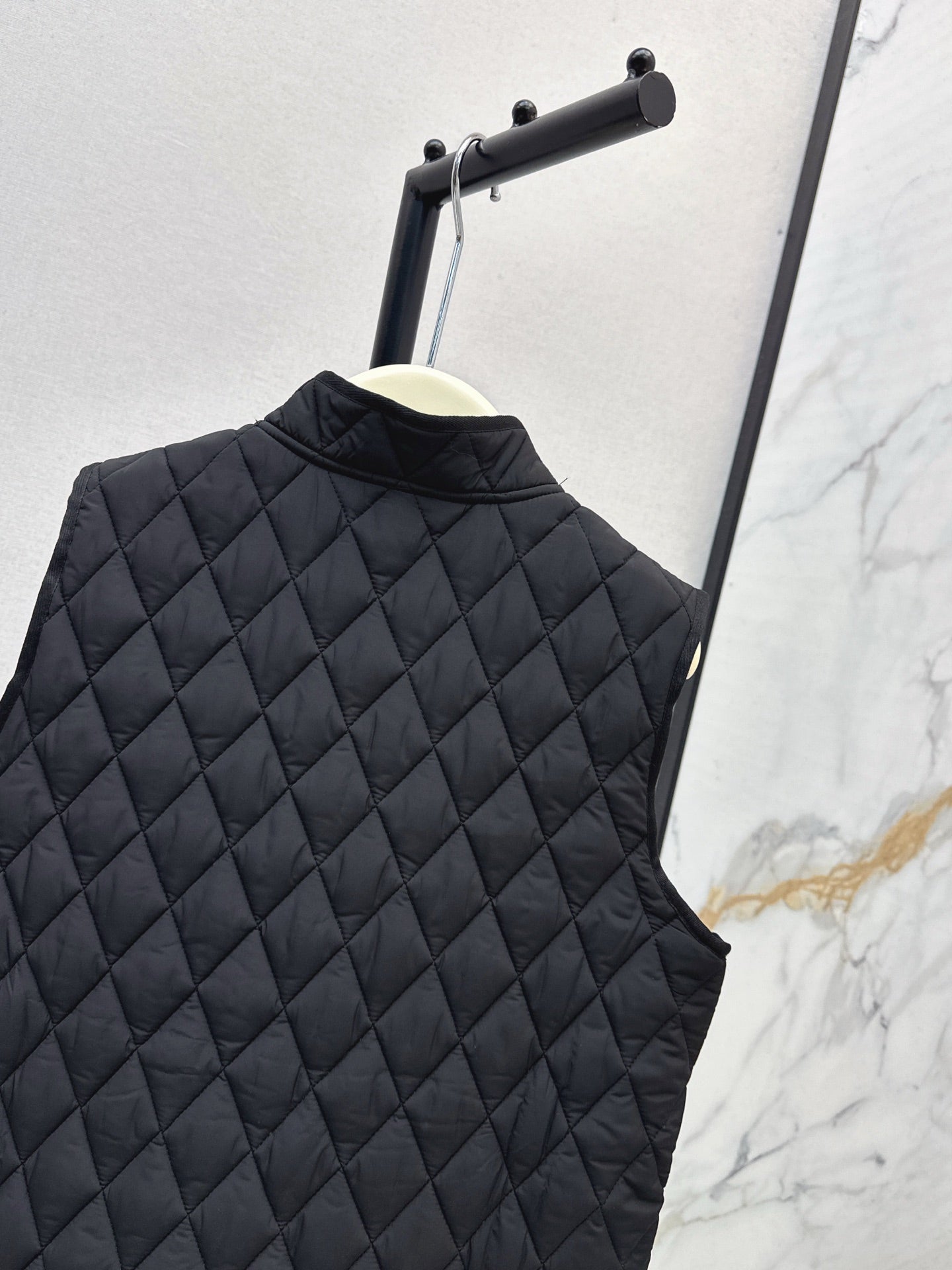 Loro 25fw padded vest
