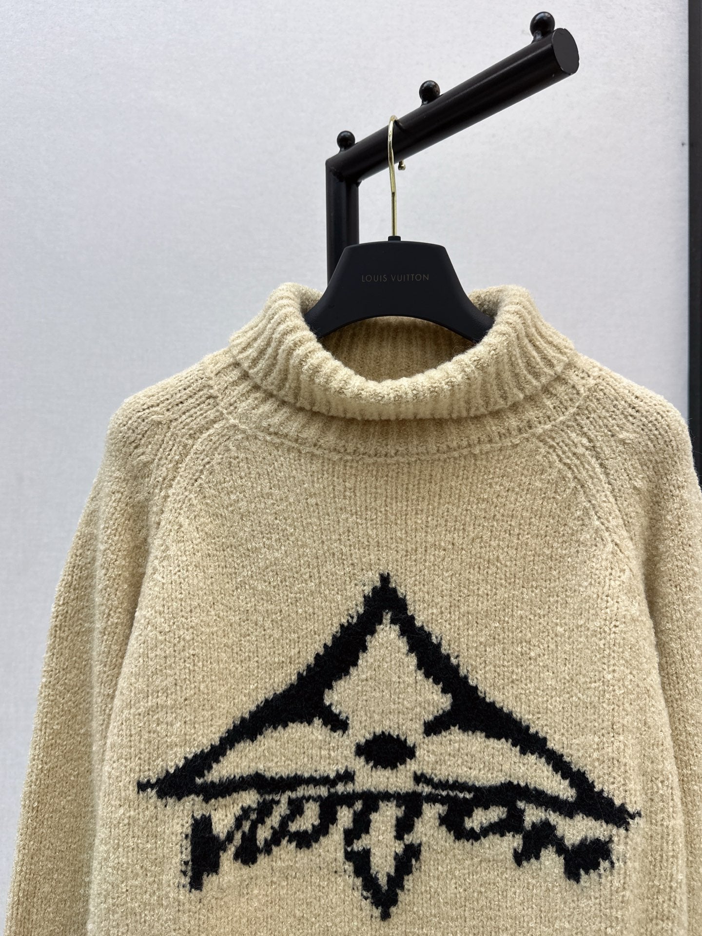 Loui 25fw sweater