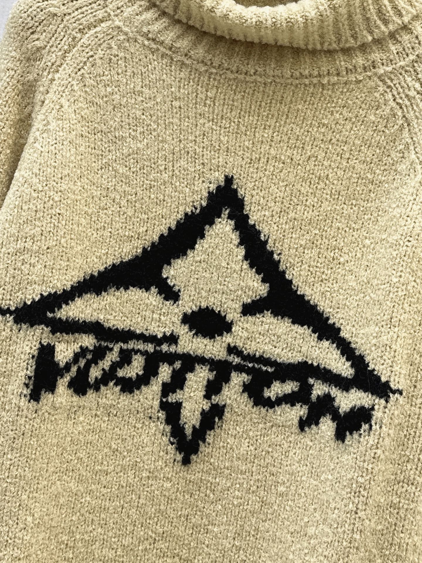 Loui 25fw sweater