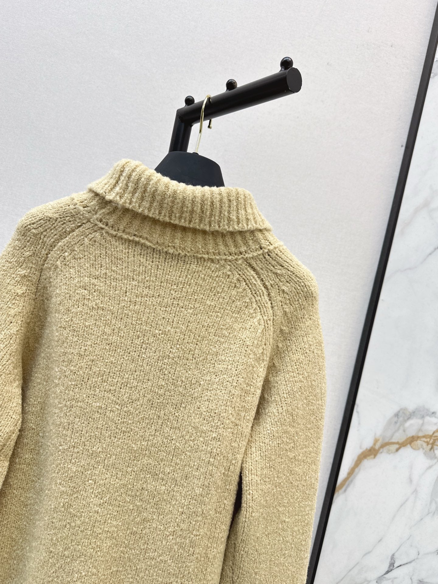 Loui 25fw sweater
