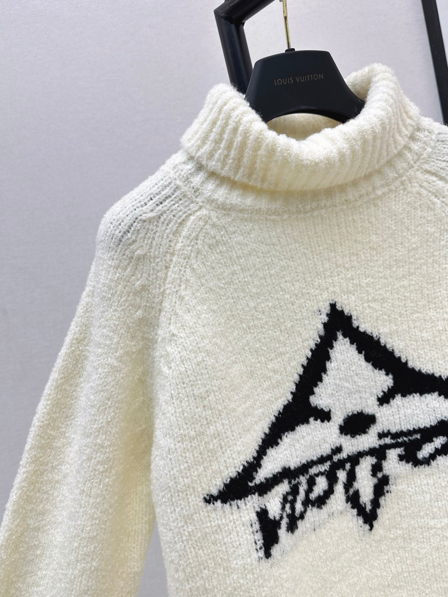 Loui 25fw sweater