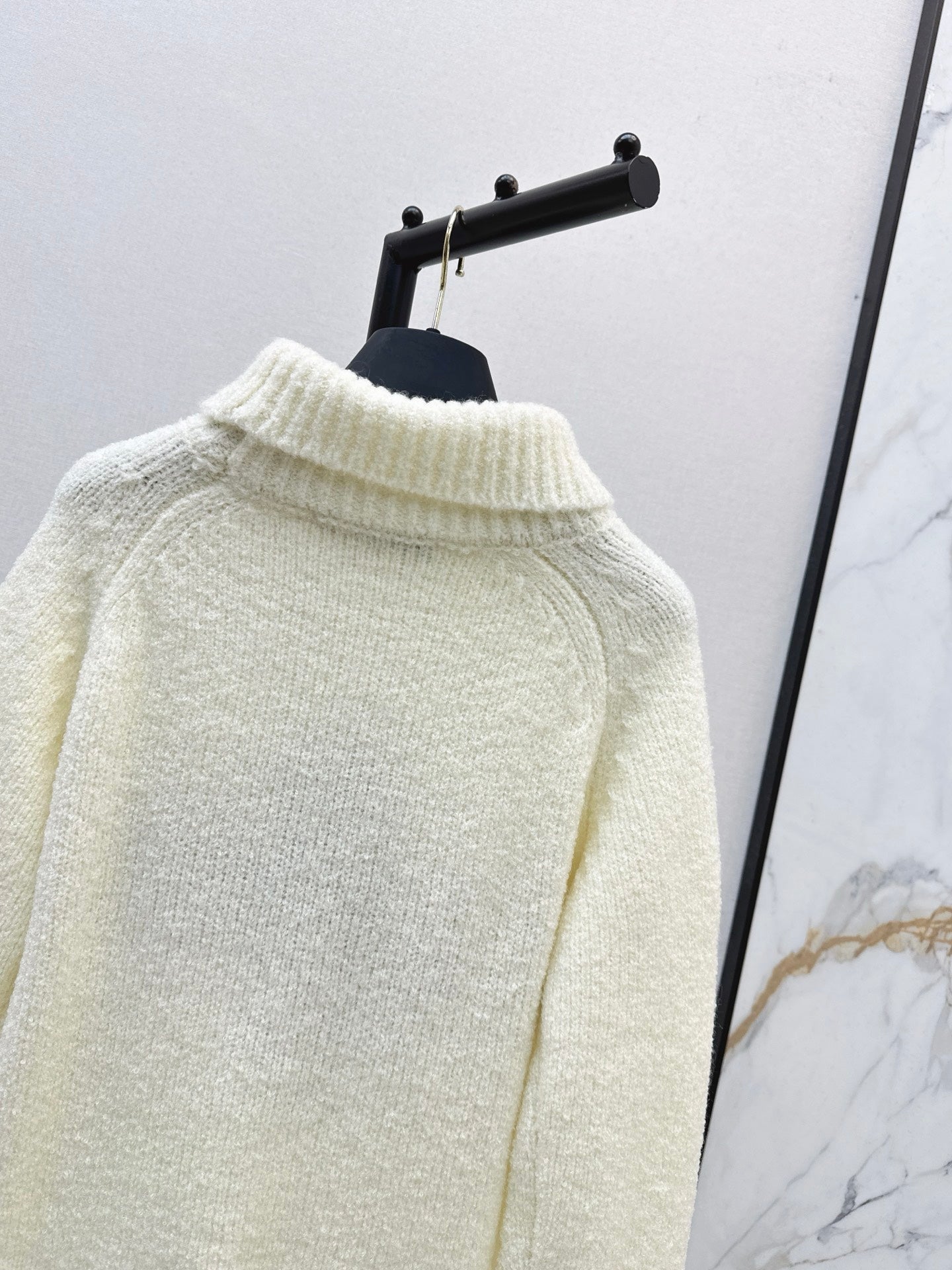Loui 25fw sweater