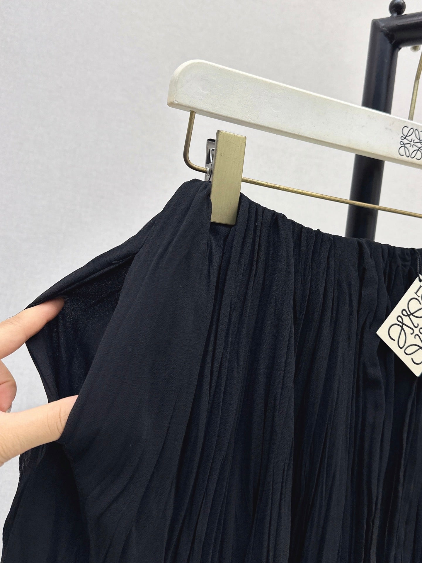 Loe 25fw pleated skirt