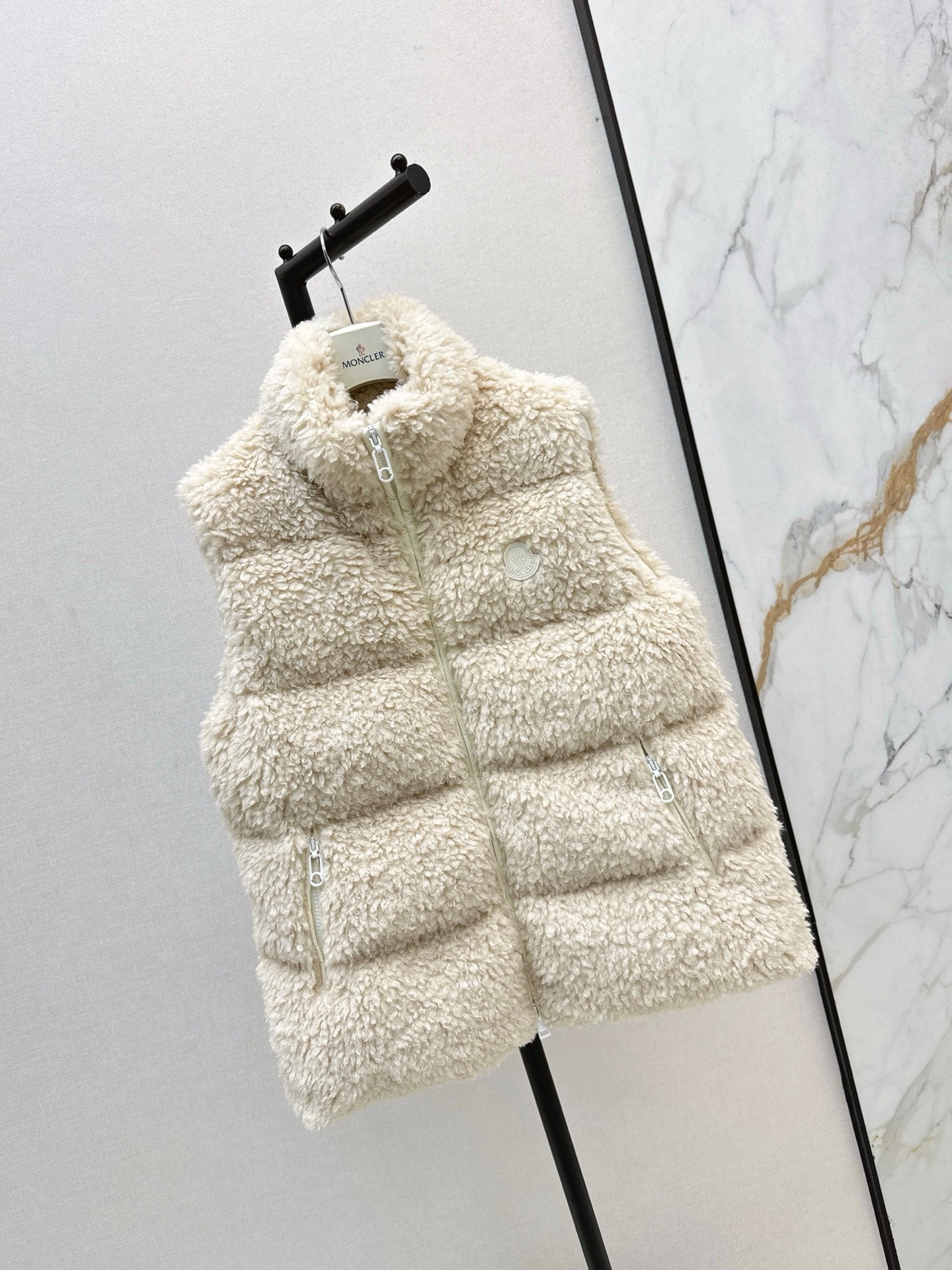 Monc 25fw down vest