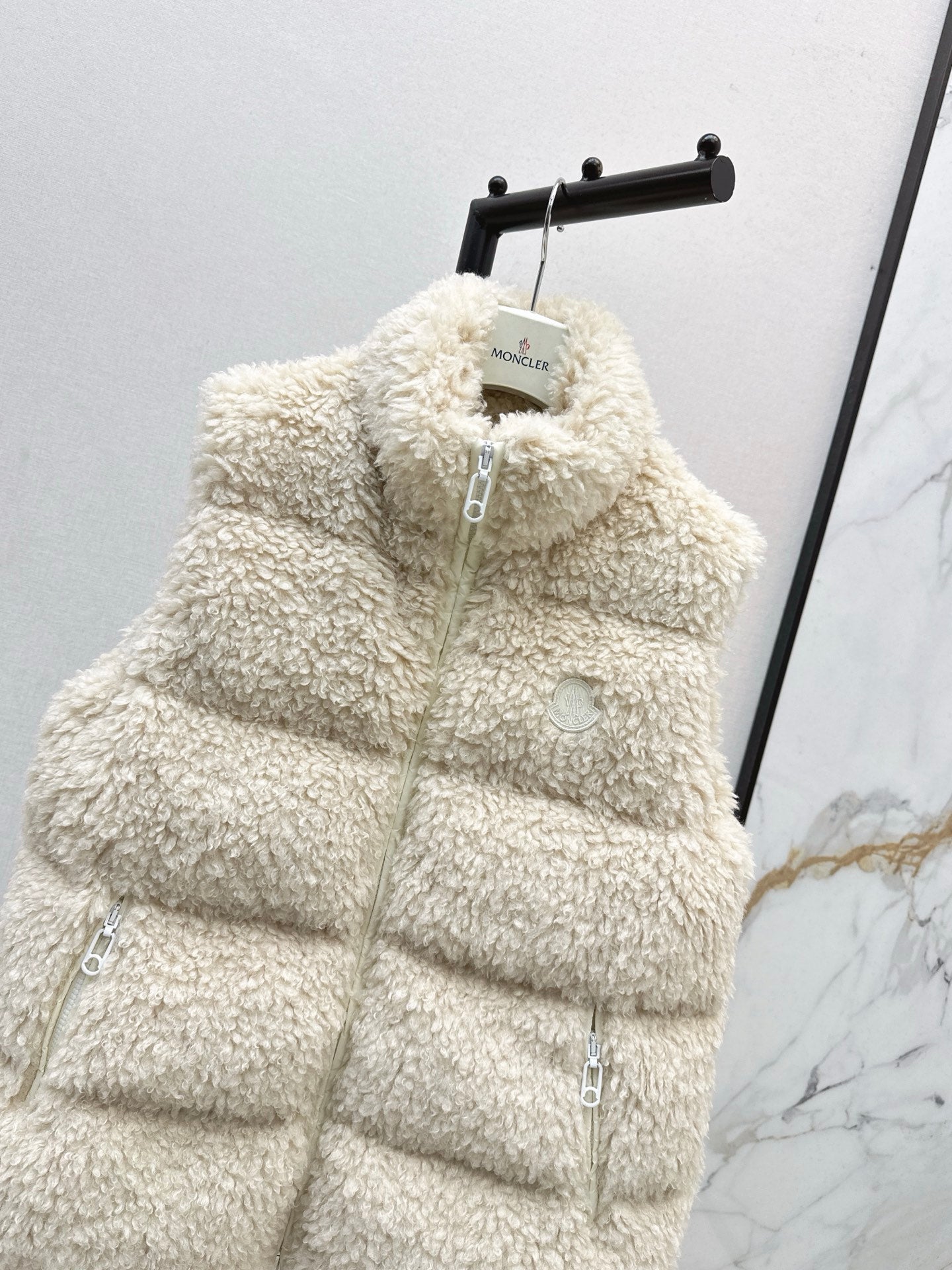 Monc 25fw down vest
