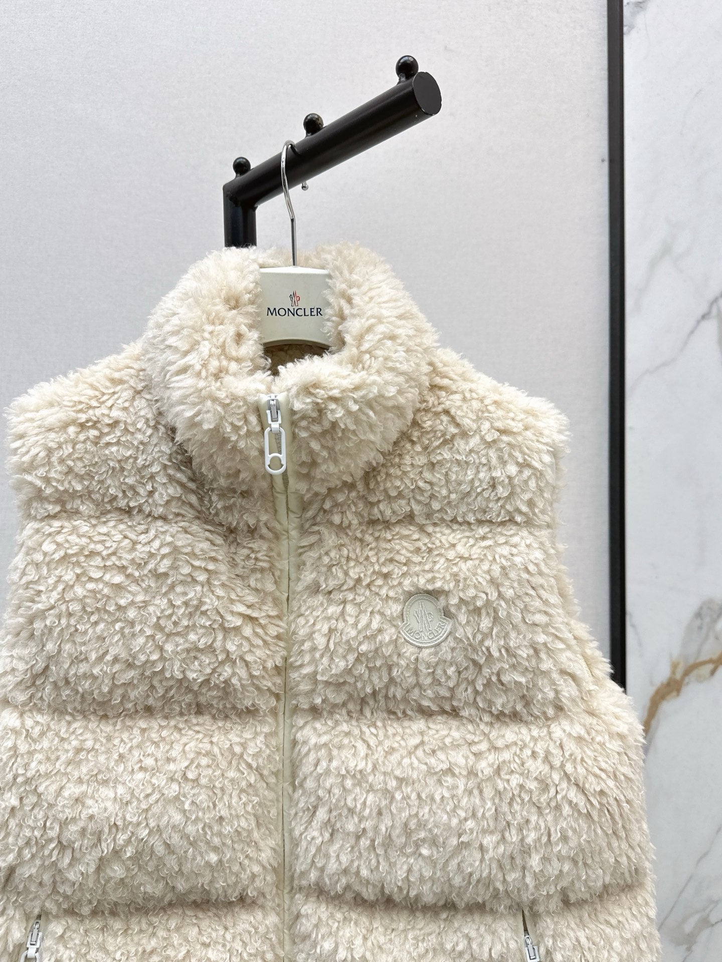 Monc 25fw down vest