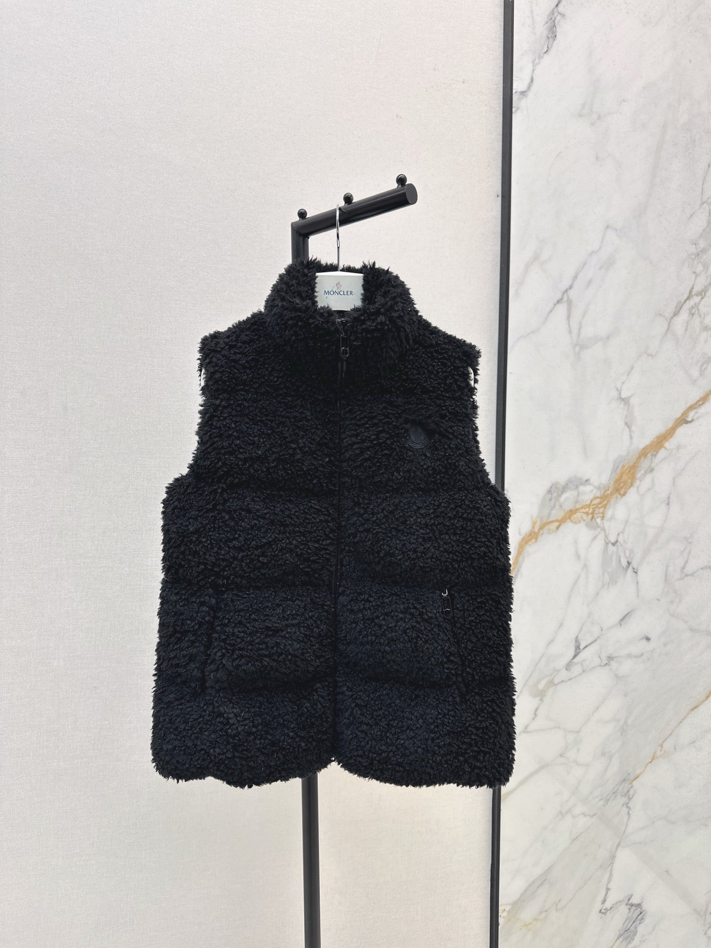 Monc 25fw down vest