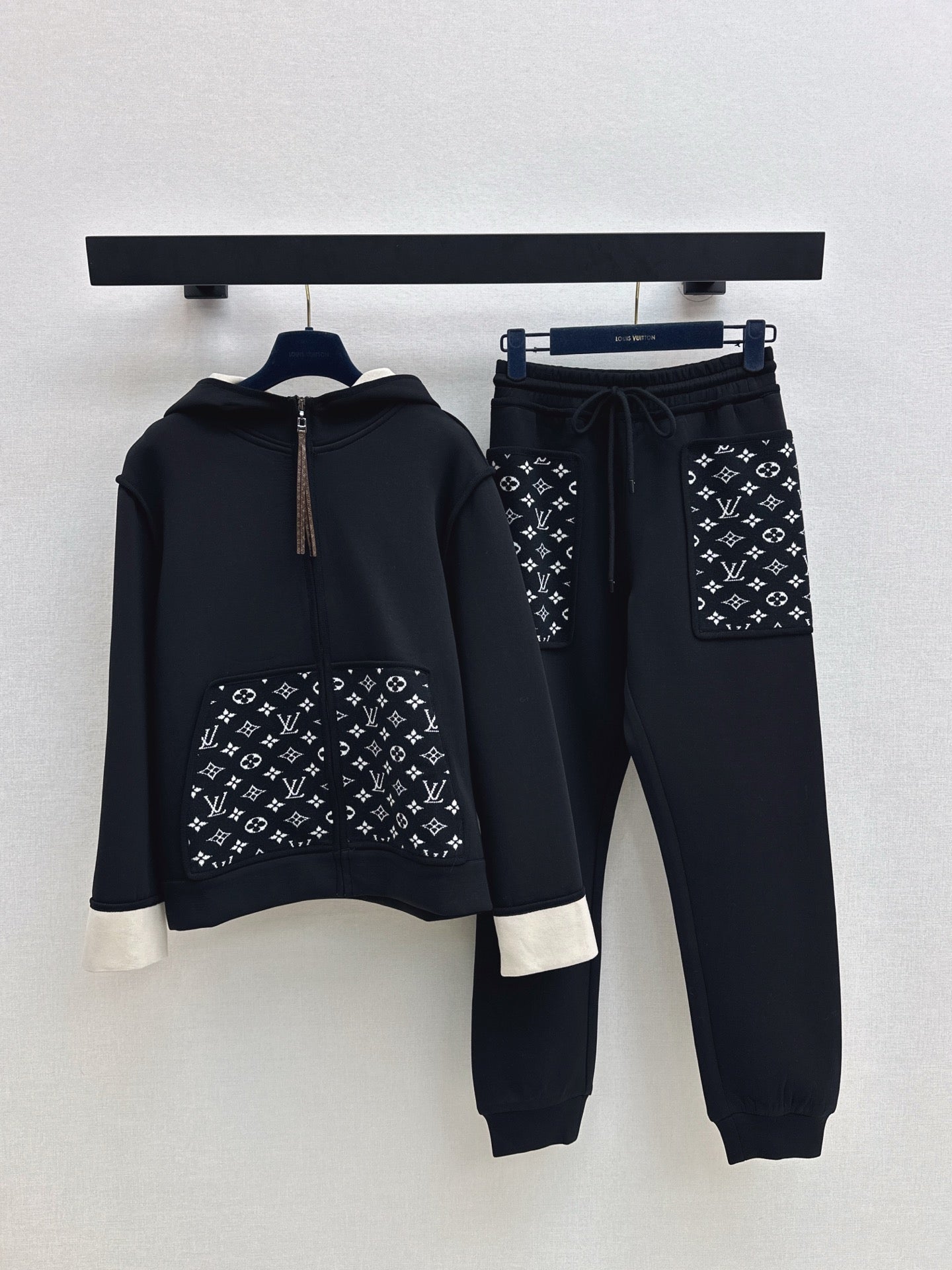 Loui 25fw hoodie pants set