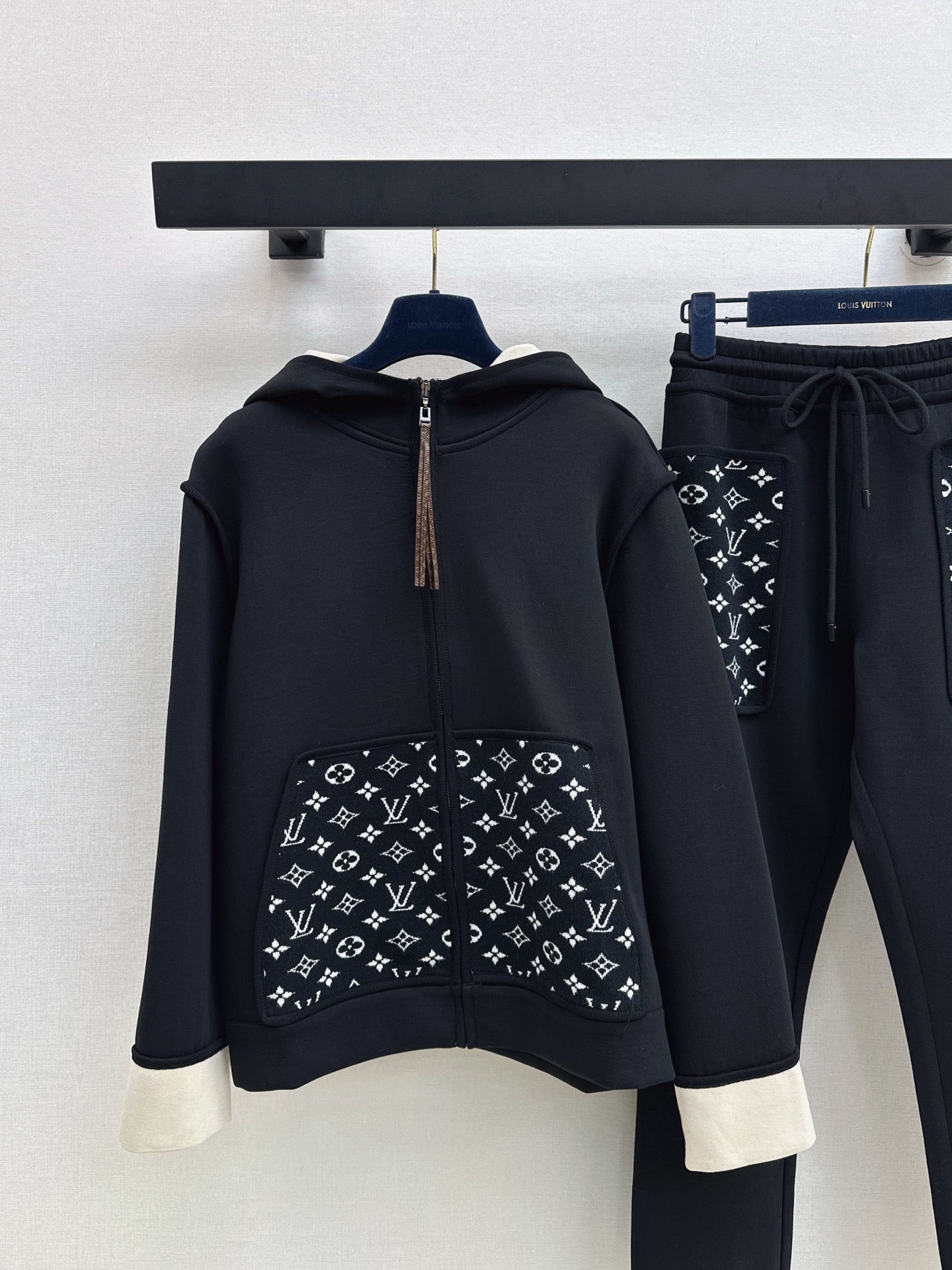 Loui 25fw hoodie pants set