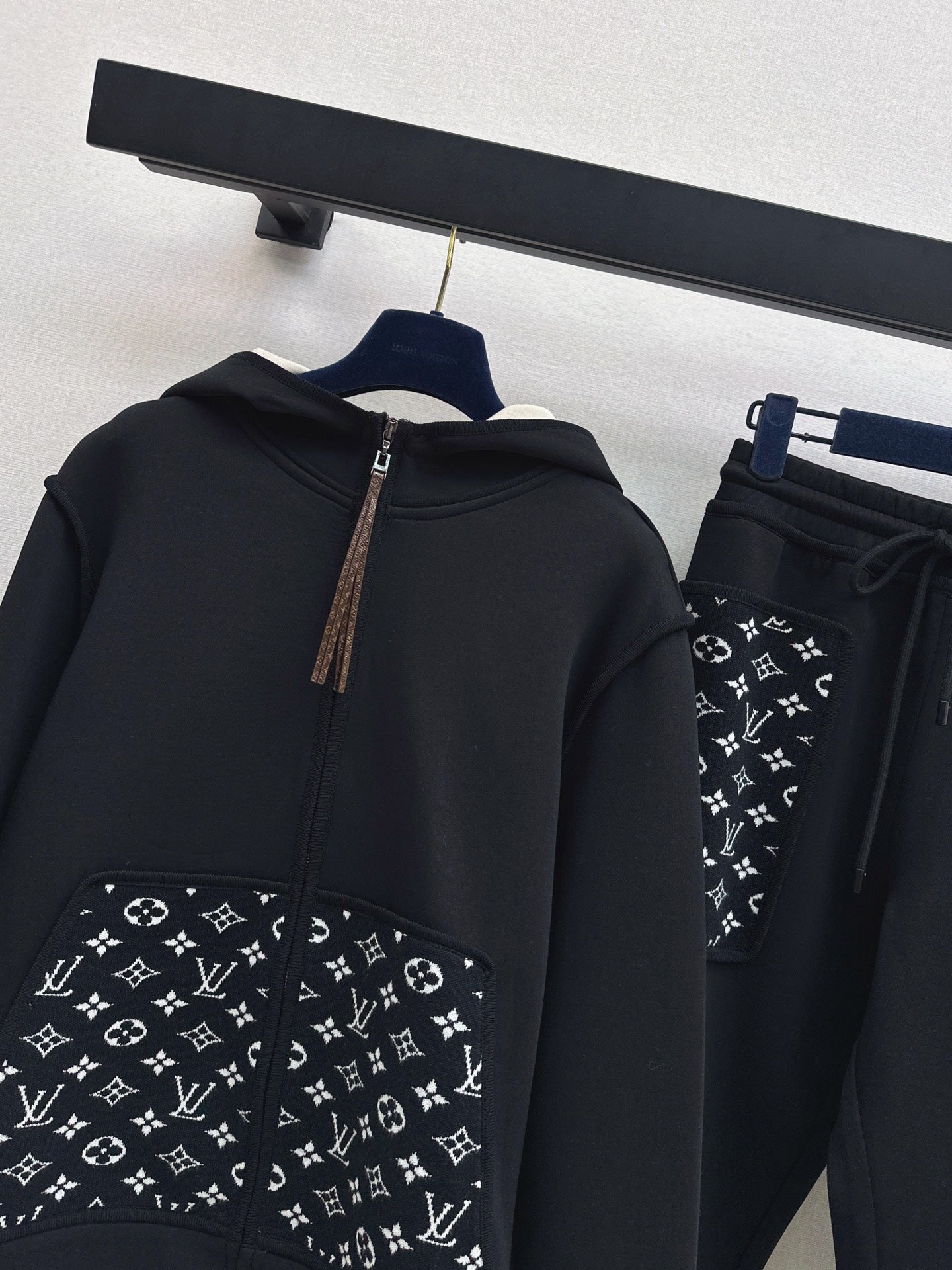 Loui 25fw hoodie pants set