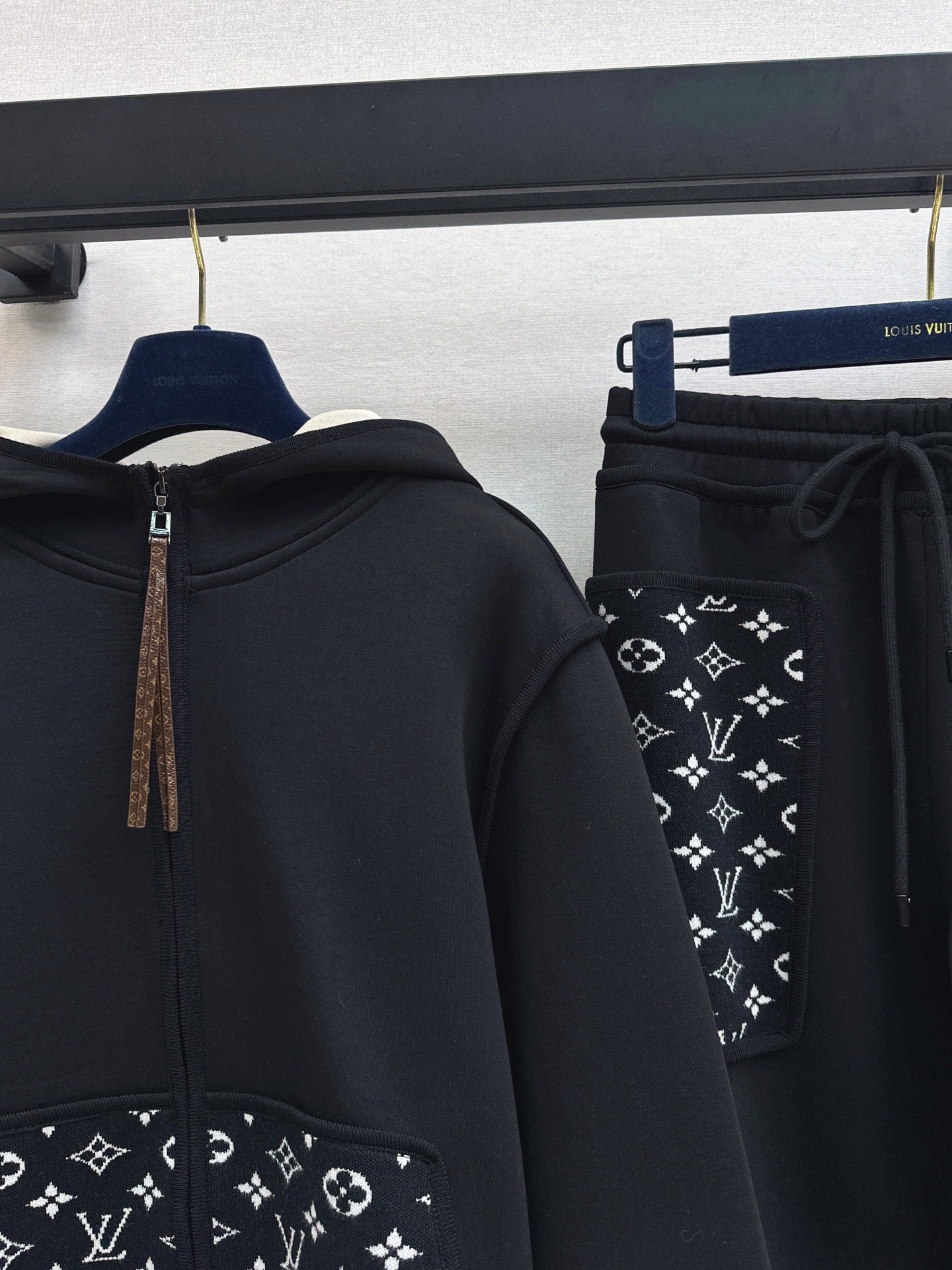 Loui 25fw hoodie pants set