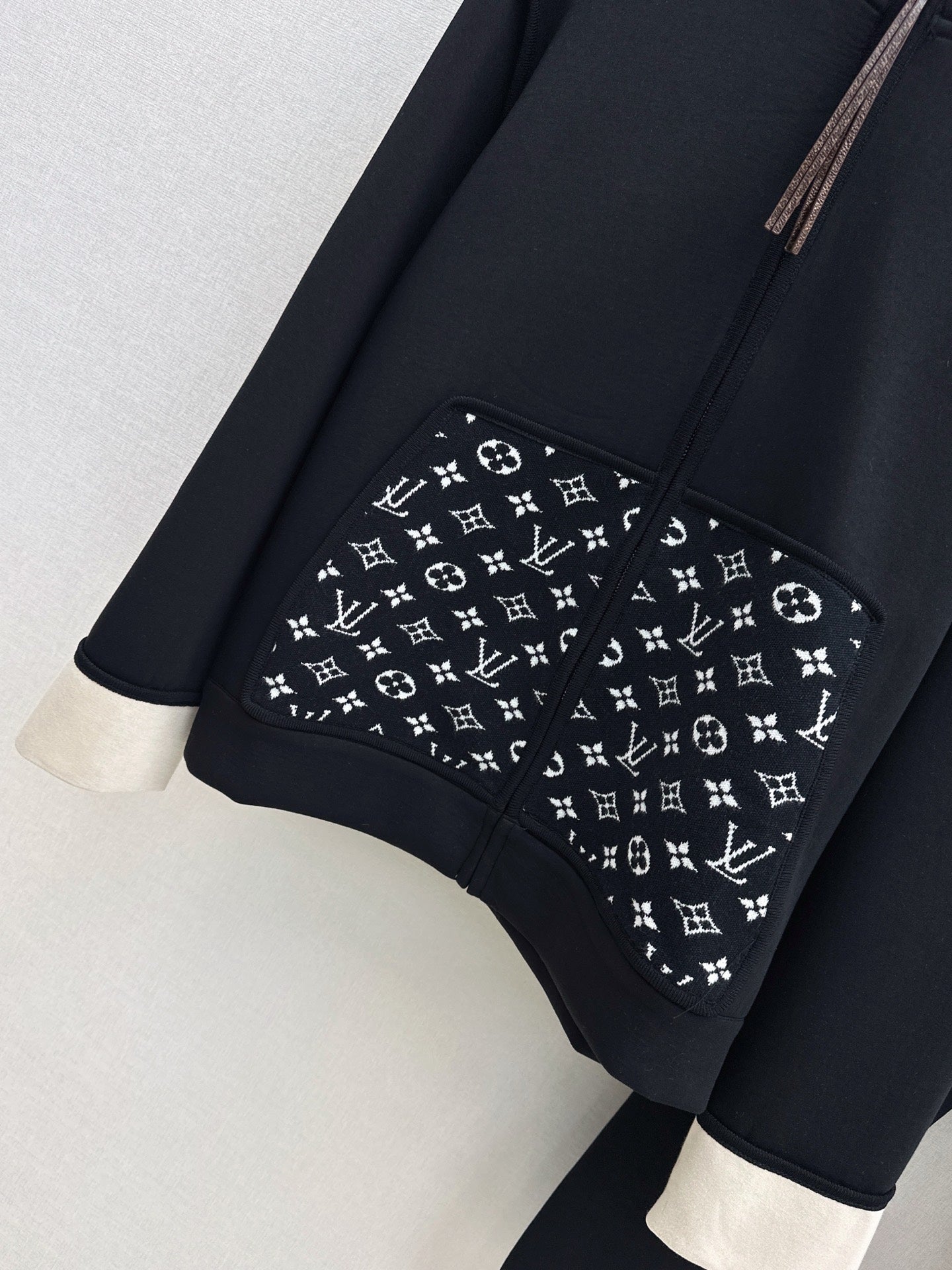 Loui 25fw hoodie pants set