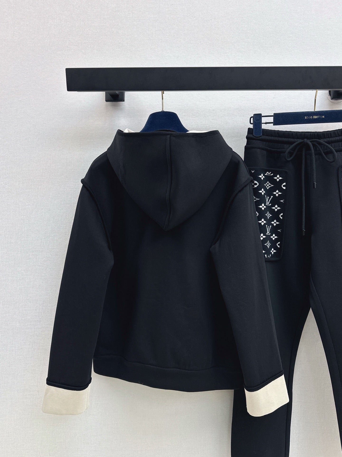 Loui 25fw hoodie pants set