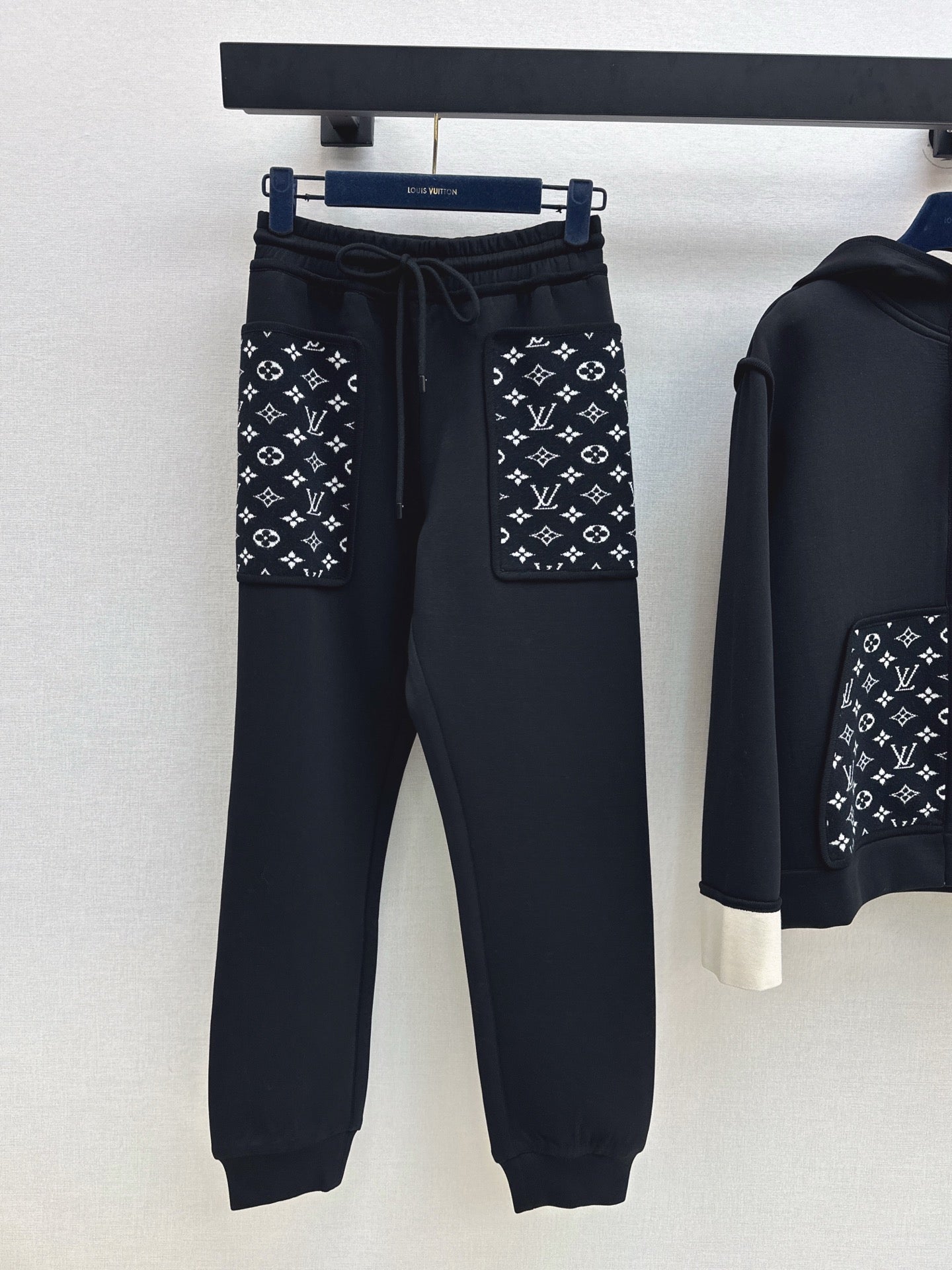 Loui 25fw hoodie pants set