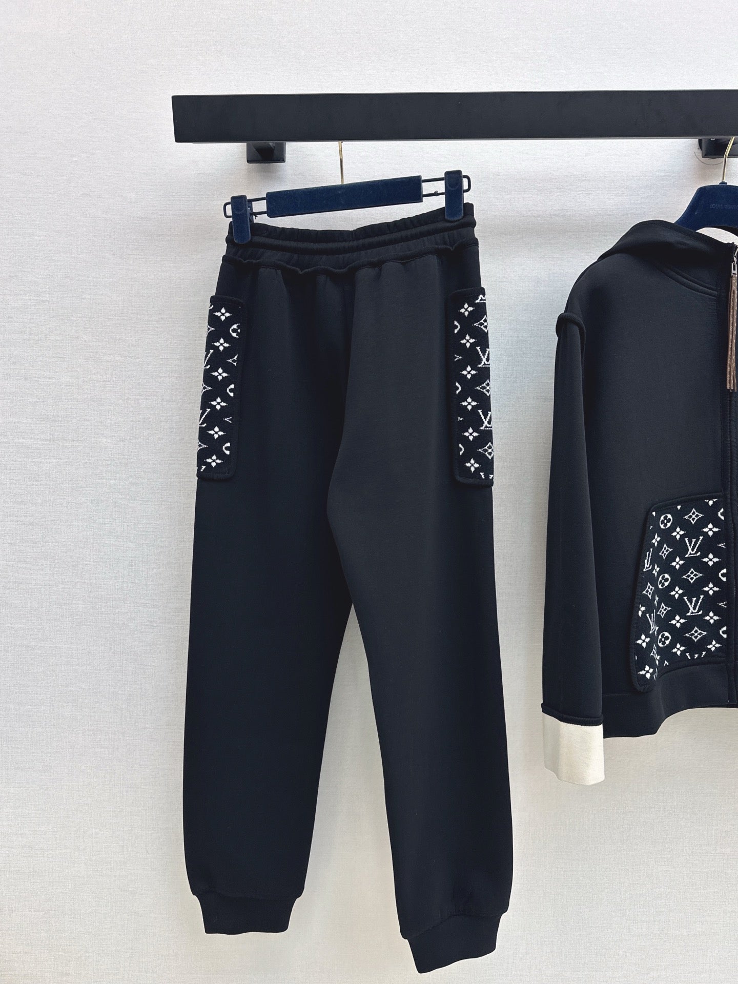 Loui 25fw hoodie pants set