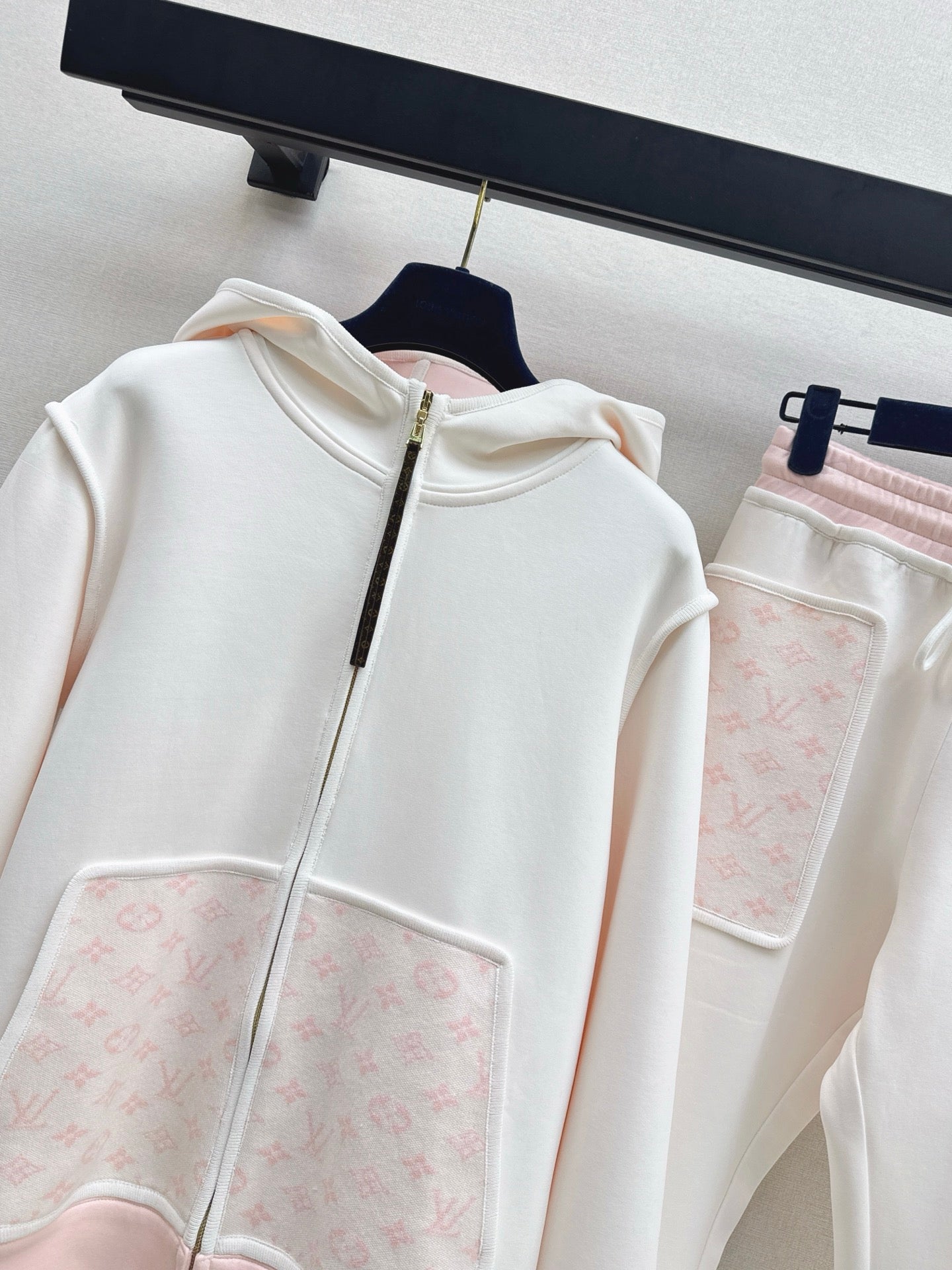 Loui 25fw hoodie pants set