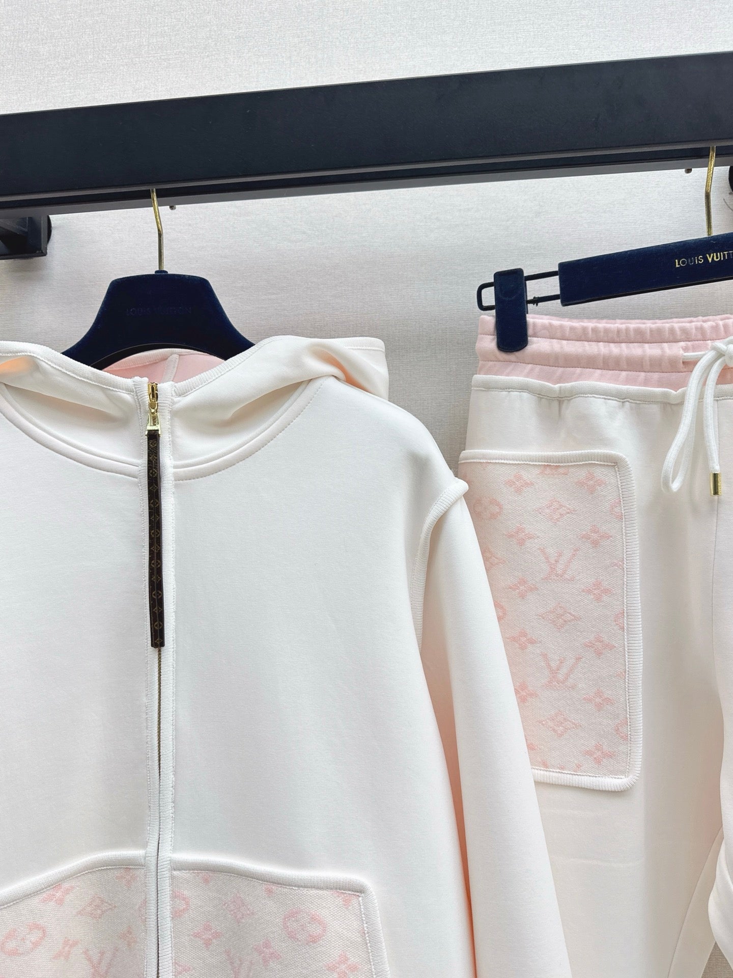 Loui 25fw hoodie pants set