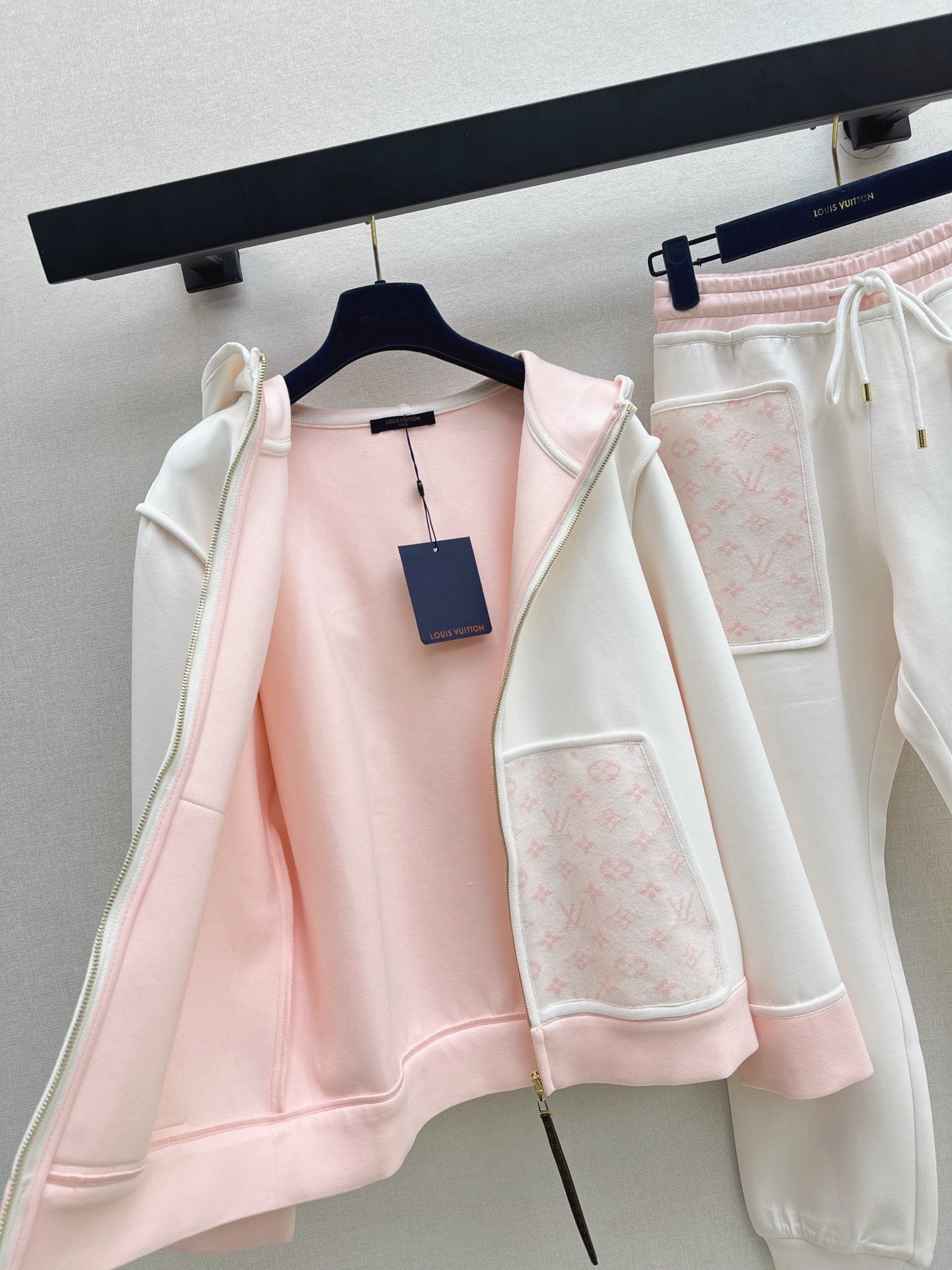 Loui 25fw hoodie pants set