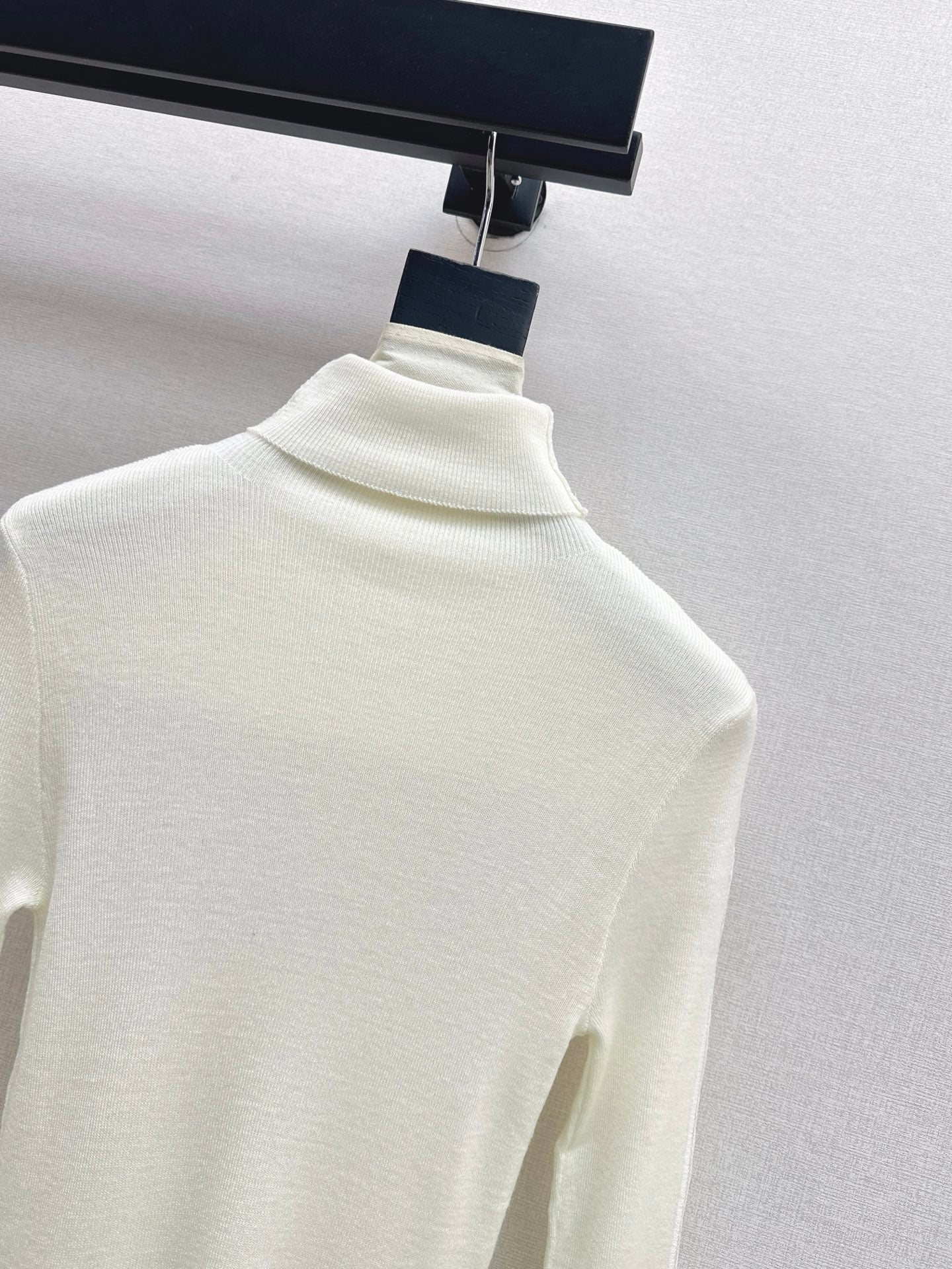 Erma 25fw lace turtleneck