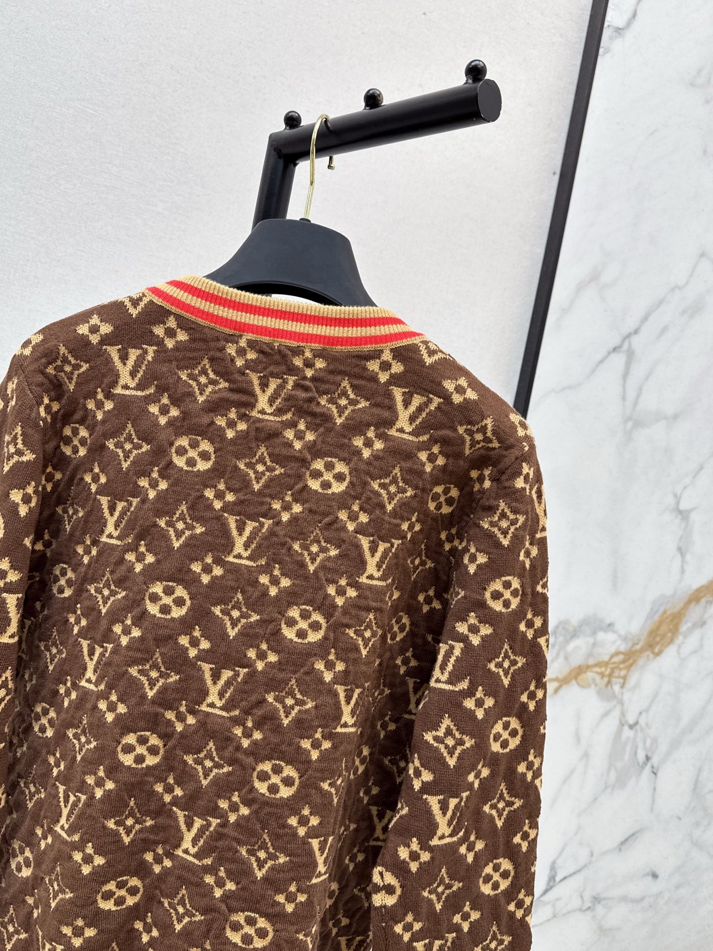 Loui 25fw v-neck cardigan