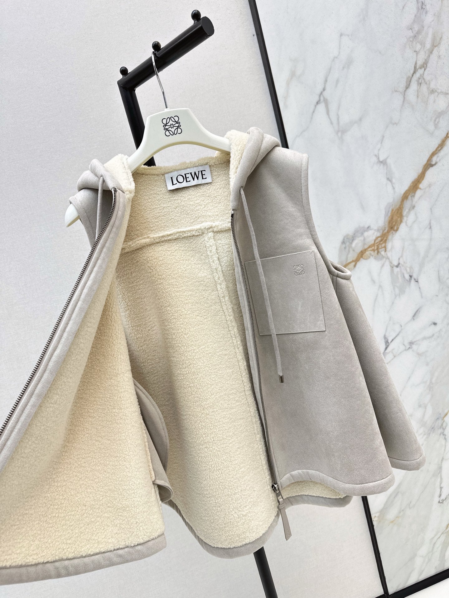 Loe 25fw hooded vest