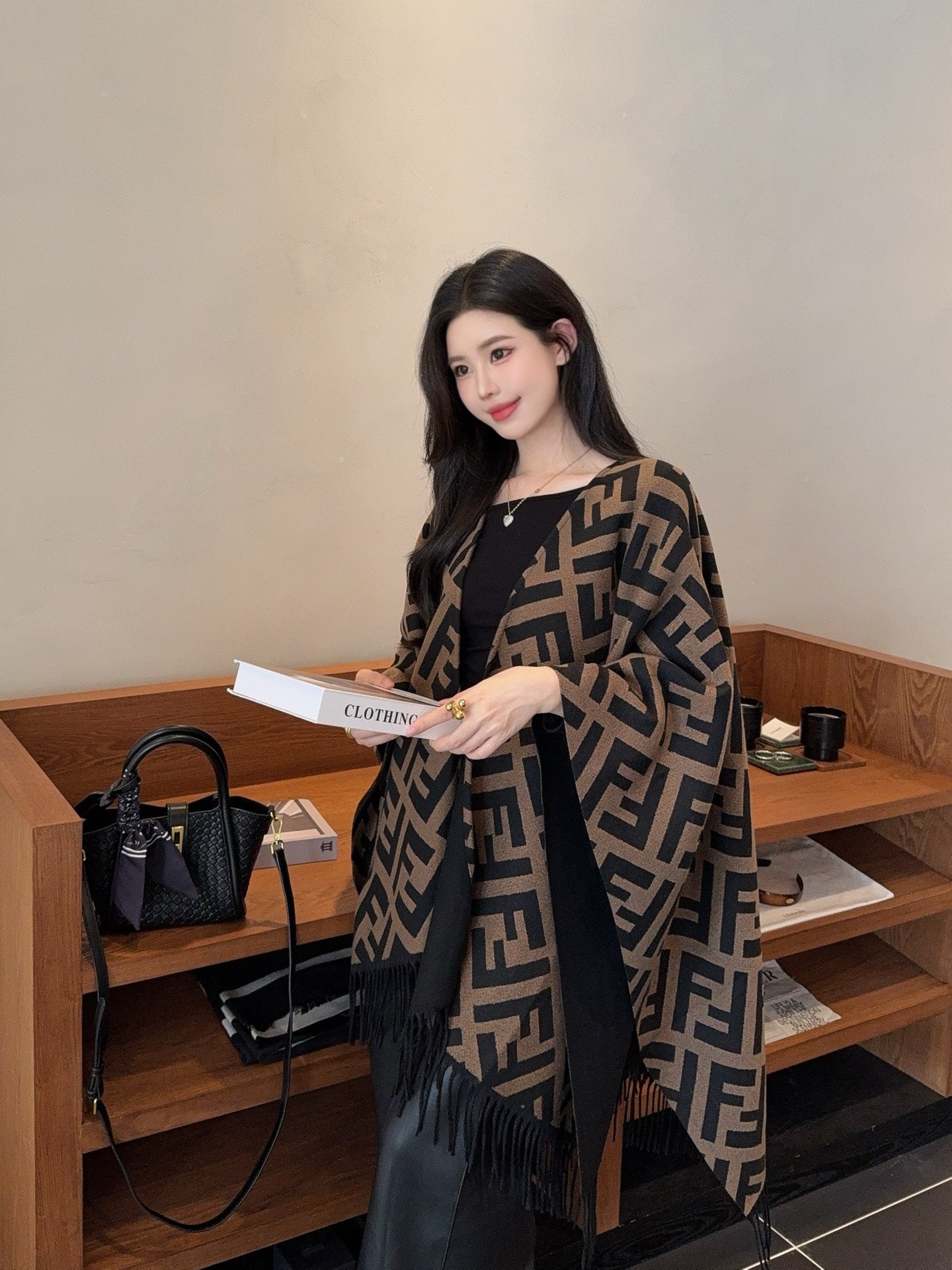 Fen 25fw wool cape
