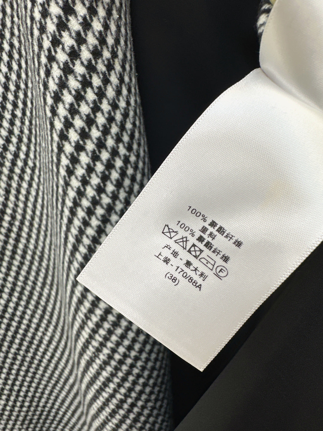 CD 25fw houndstooth cape