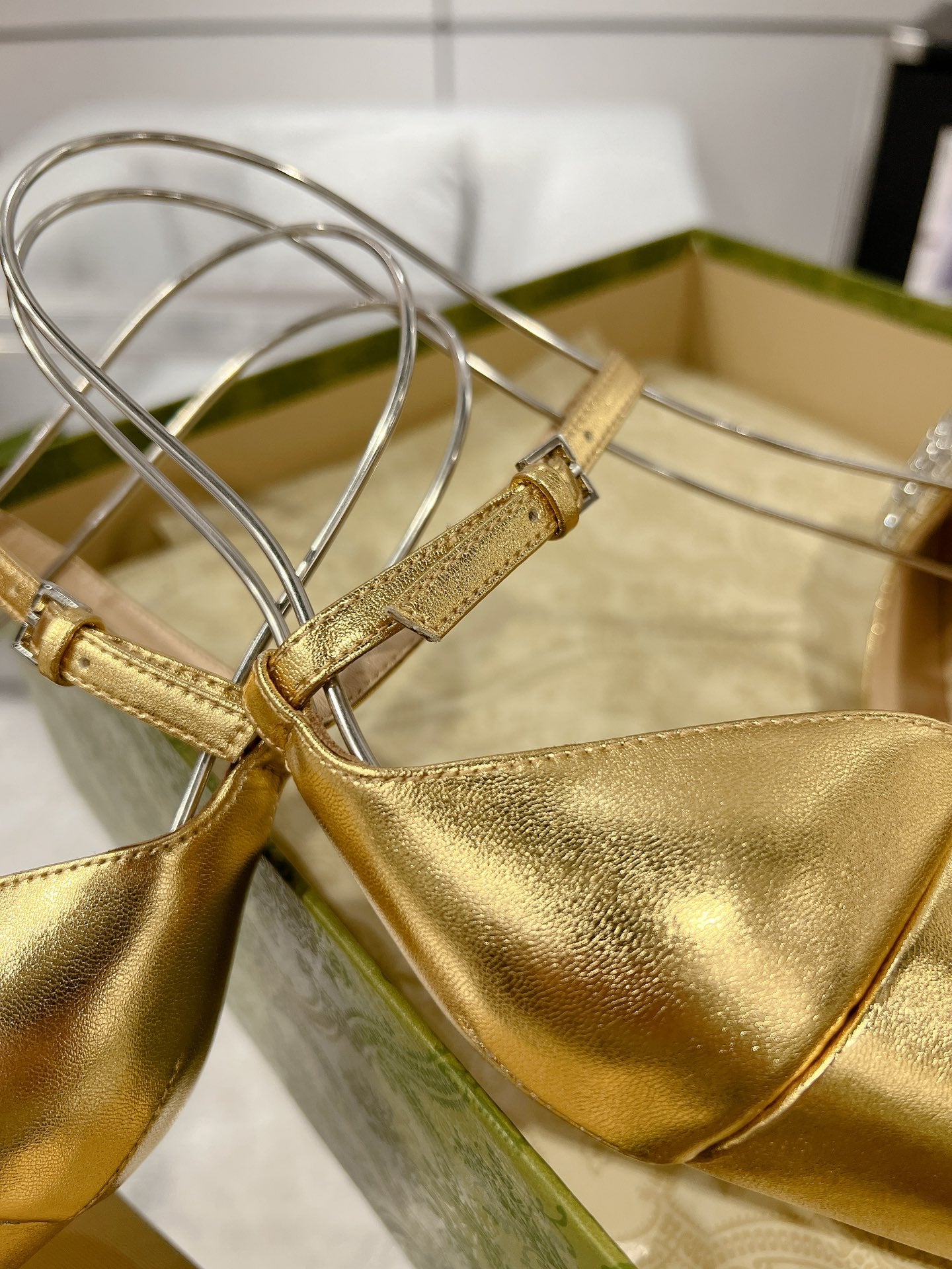 Gucc 25fw chunky heels with crystal diamond bling pumps