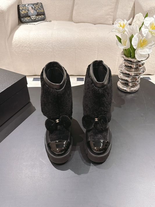 Chan 25fw plush boots with bow
