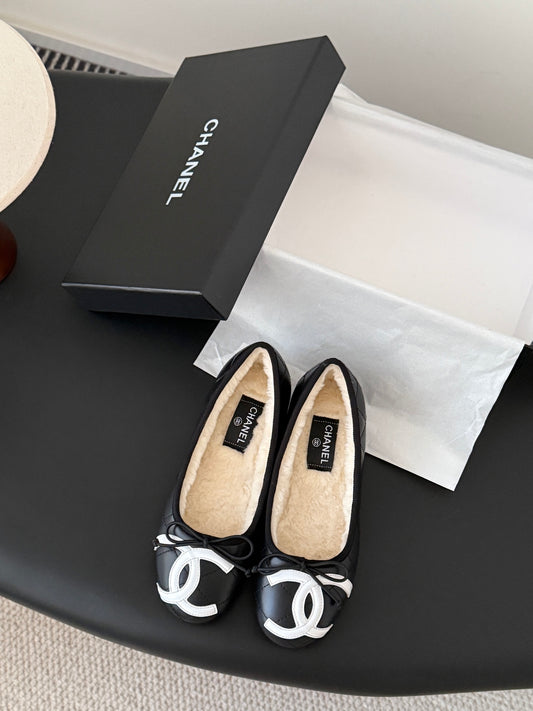 Chan 25fw fleece lined flats