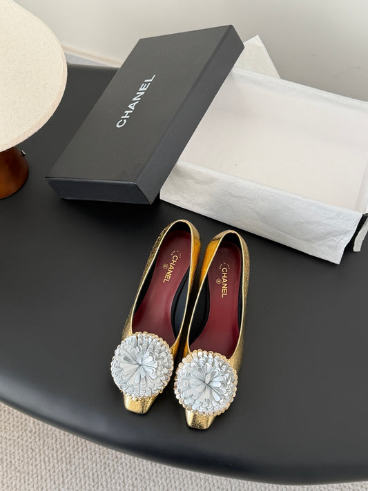 Chan 26K camellia flower chunky heels